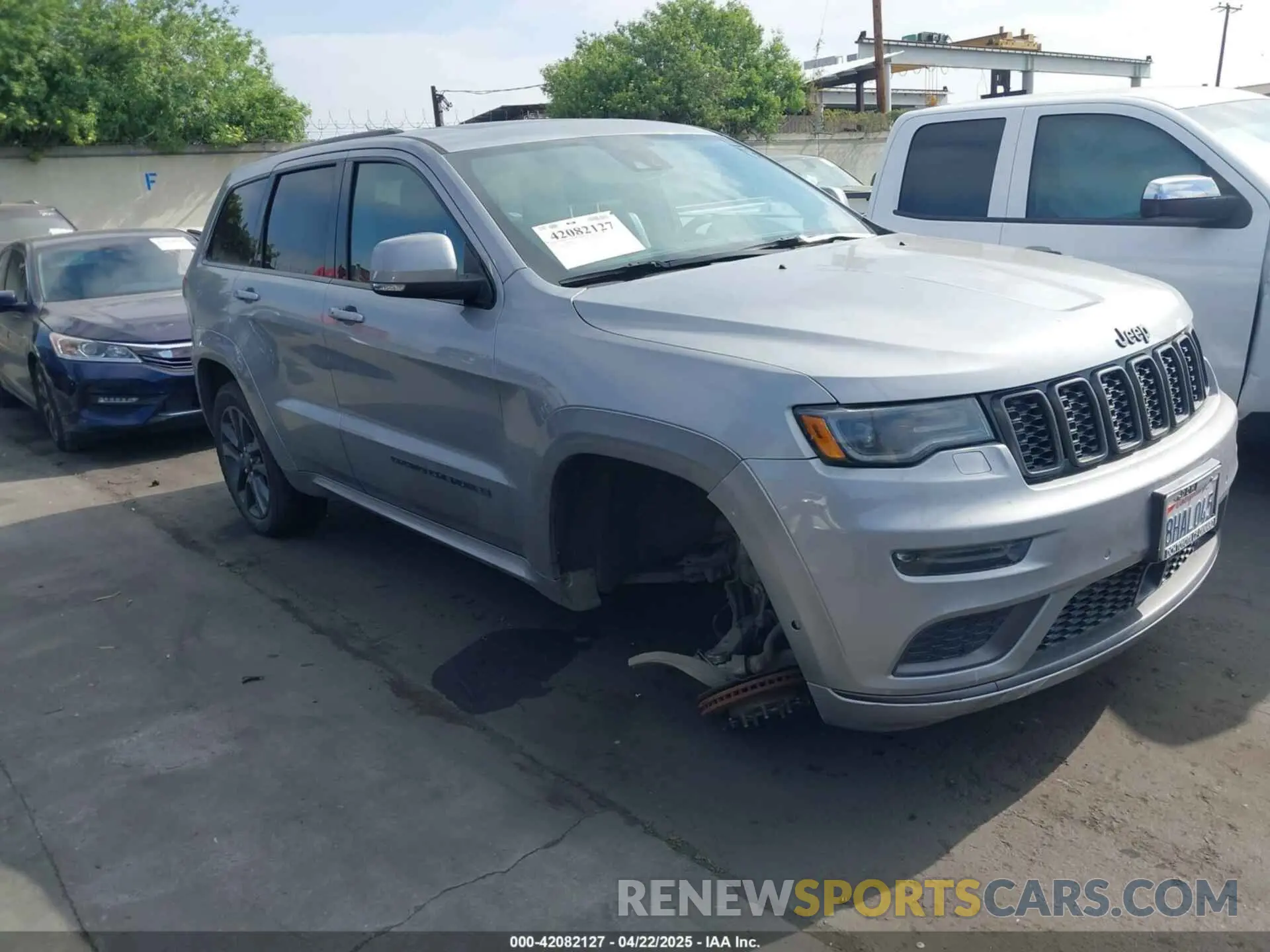1 Photograph of a damaged car 1C4RJECG1KC555910 JEEP GRAND CHEROKEE 2019