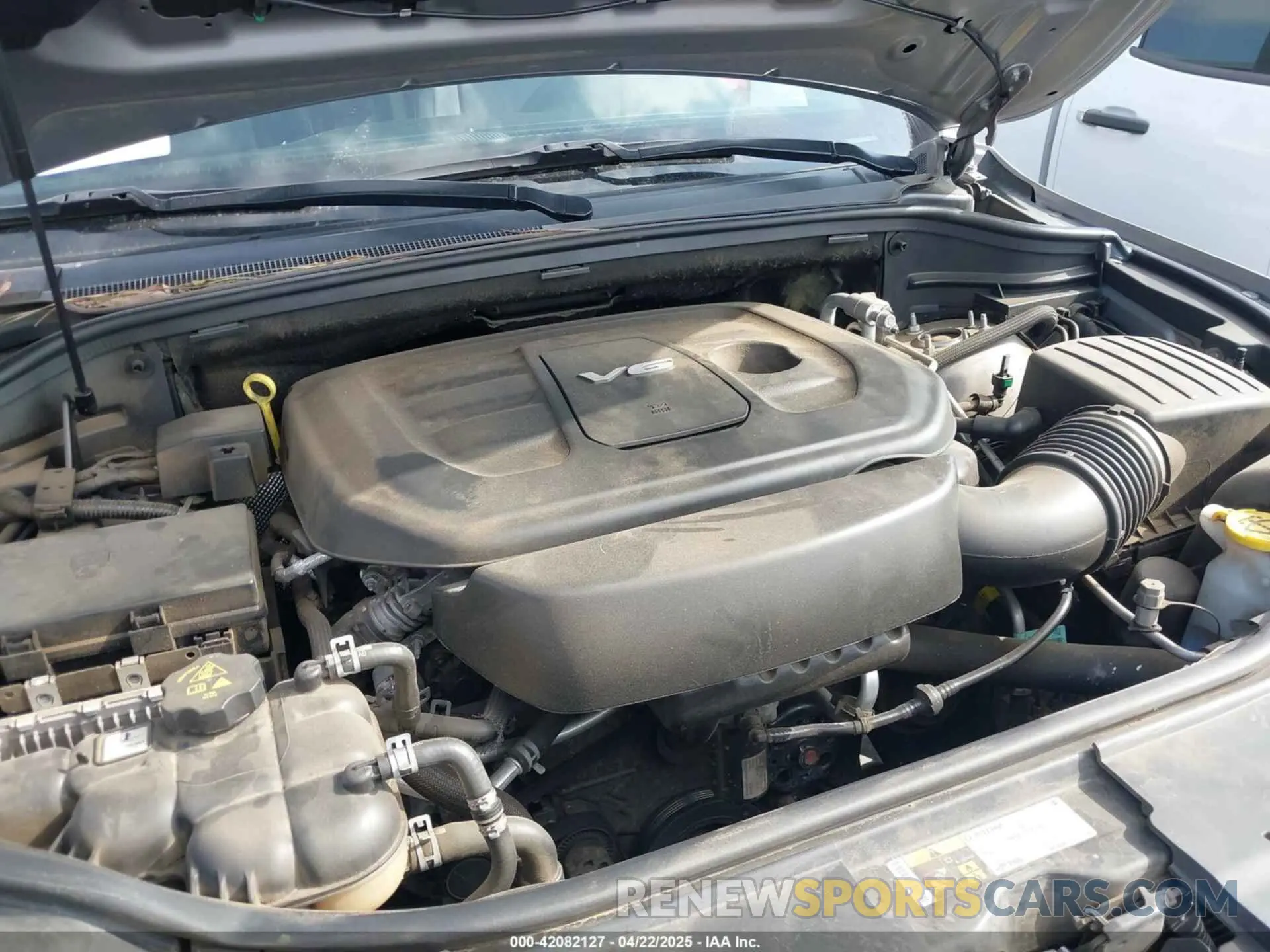 10 Photograph of a damaged car 1C4RJECG1KC555910 JEEP GRAND CHEROKEE 2019