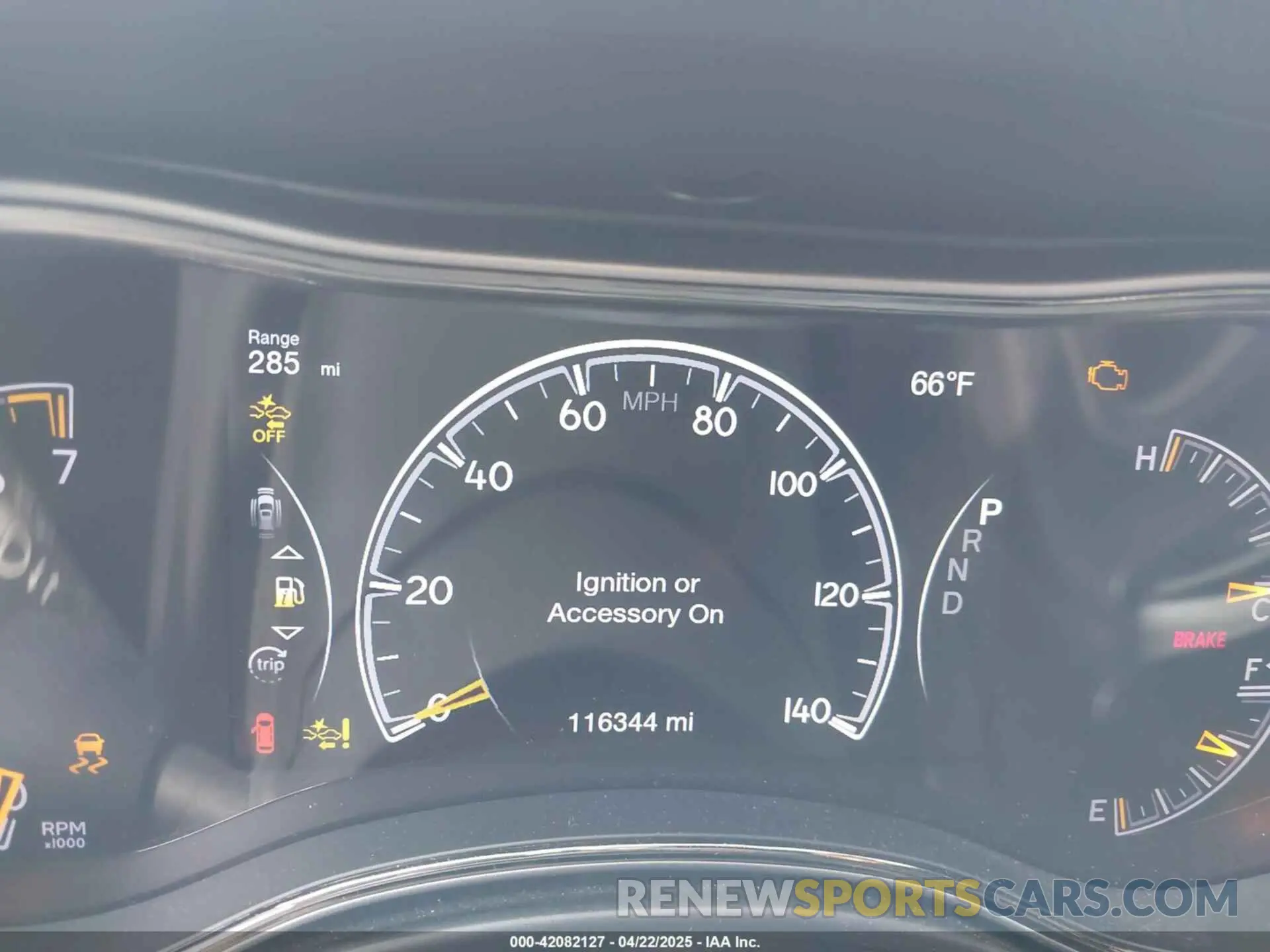 16 Photograph of a damaged car 1C4RJECG1KC555910 JEEP GRAND CHEROKEE 2019