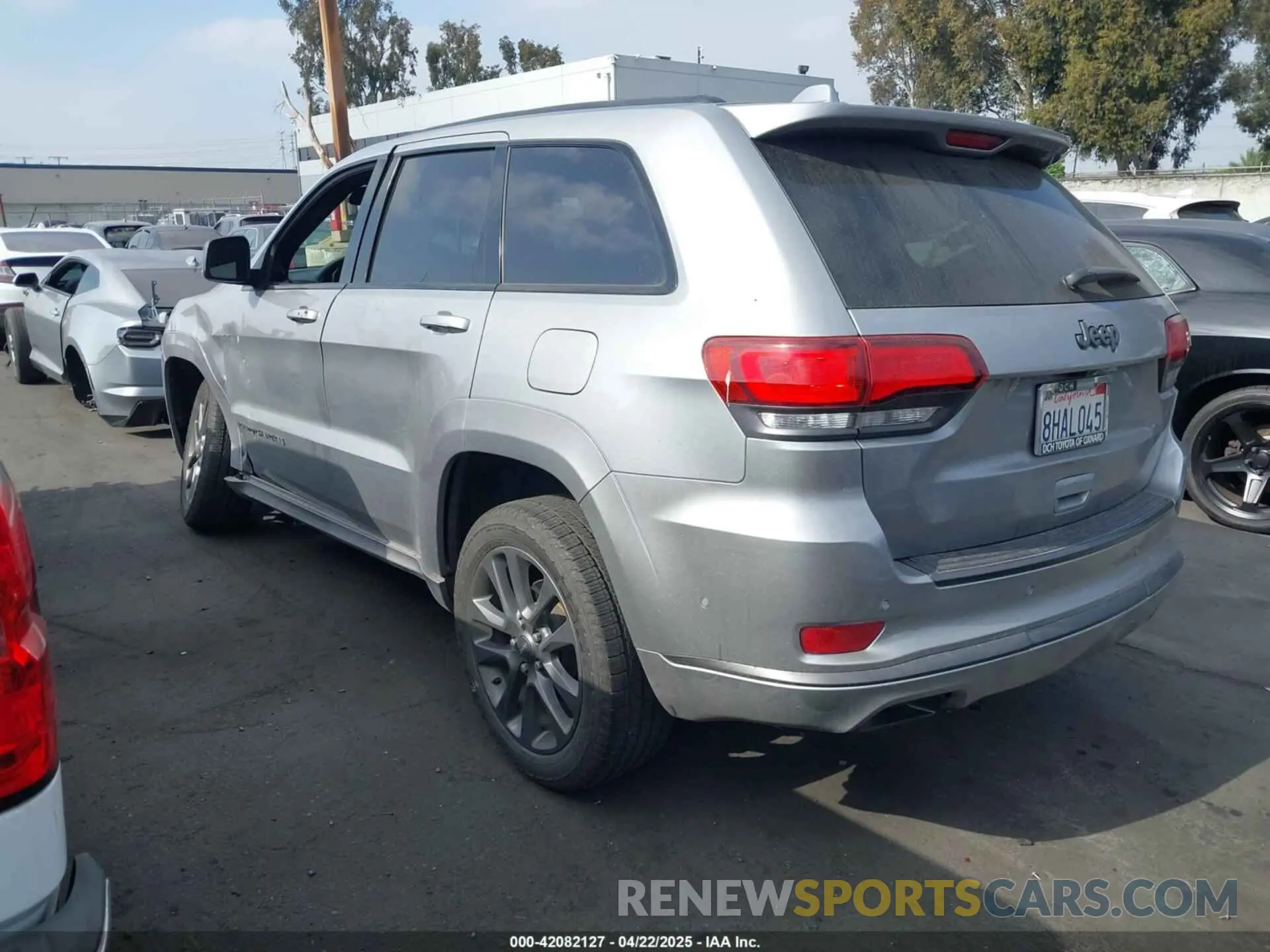 3 Photograph of a damaged car 1C4RJECG1KC555910 JEEP GRAND CHEROKEE 2019