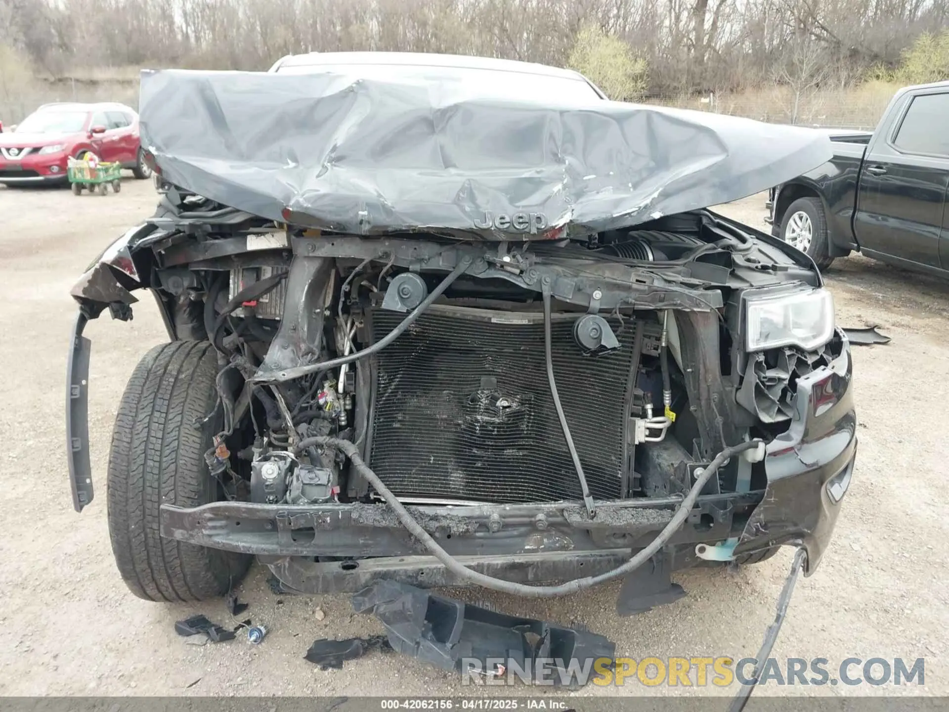 13 Photograph of a damaged car 1C4RJFAG1KC527291 JEEP GRAND CHEROKEE 2019