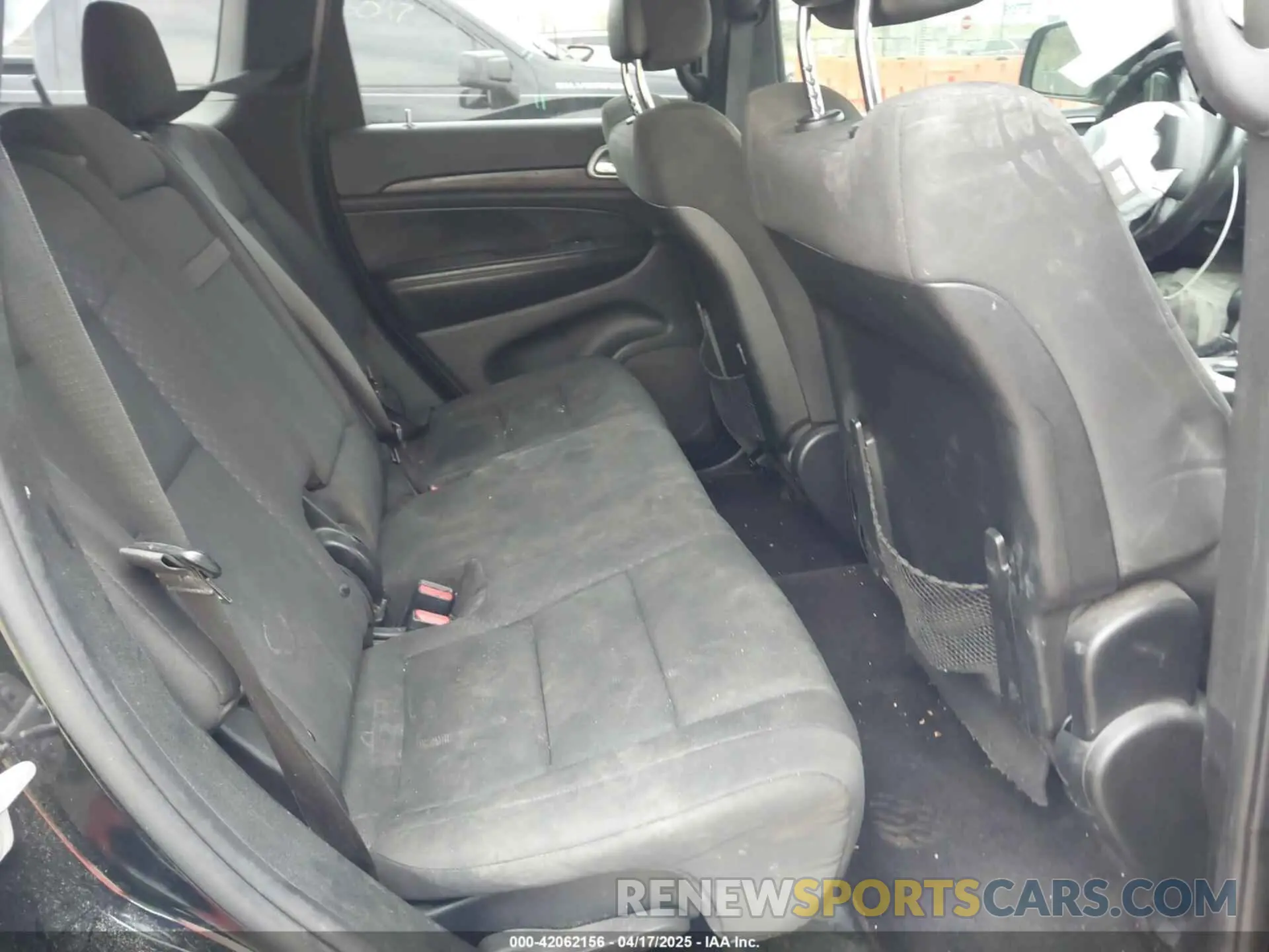 8 Photograph of a damaged car 1C4RJFAG1KC527291 JEEP GRAND CHEROKEE 2019