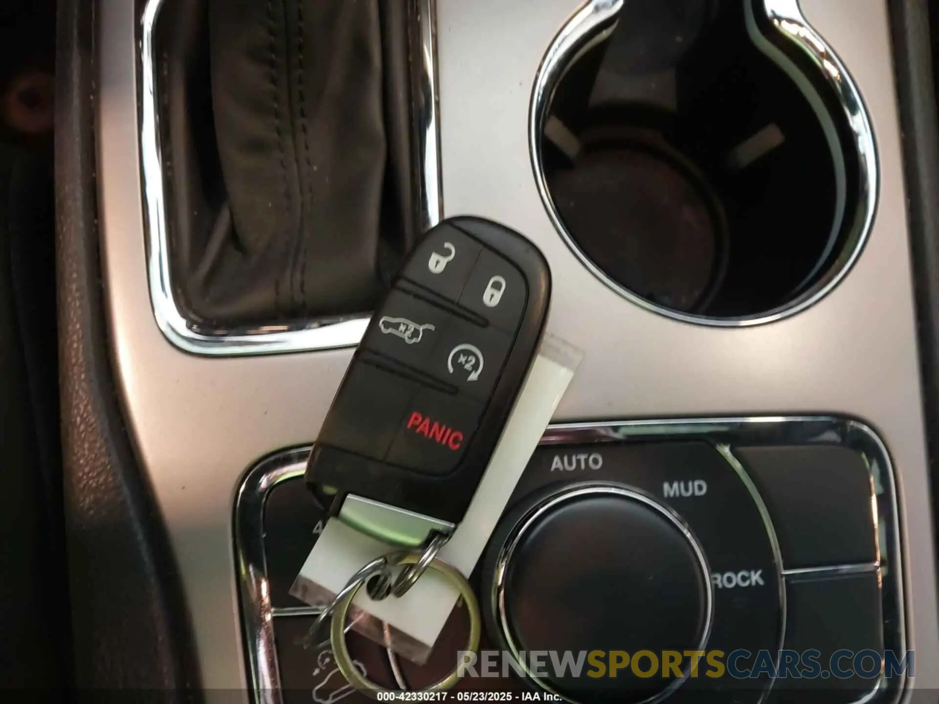 11 Photograph of a damaged car 1C4RJFAG1KC558539 JEEP GRAND CHEROKEE 2019