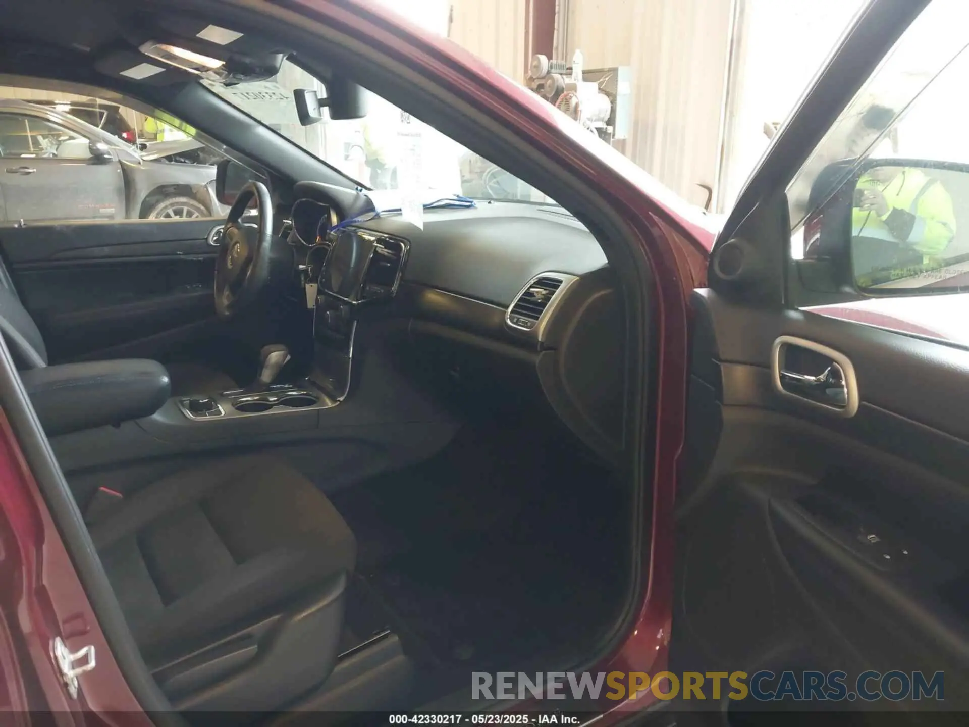 5 Photograph of a damaged car 1C4RJFAG1KC558539 JEEP GRAND CHEROKEE 2019