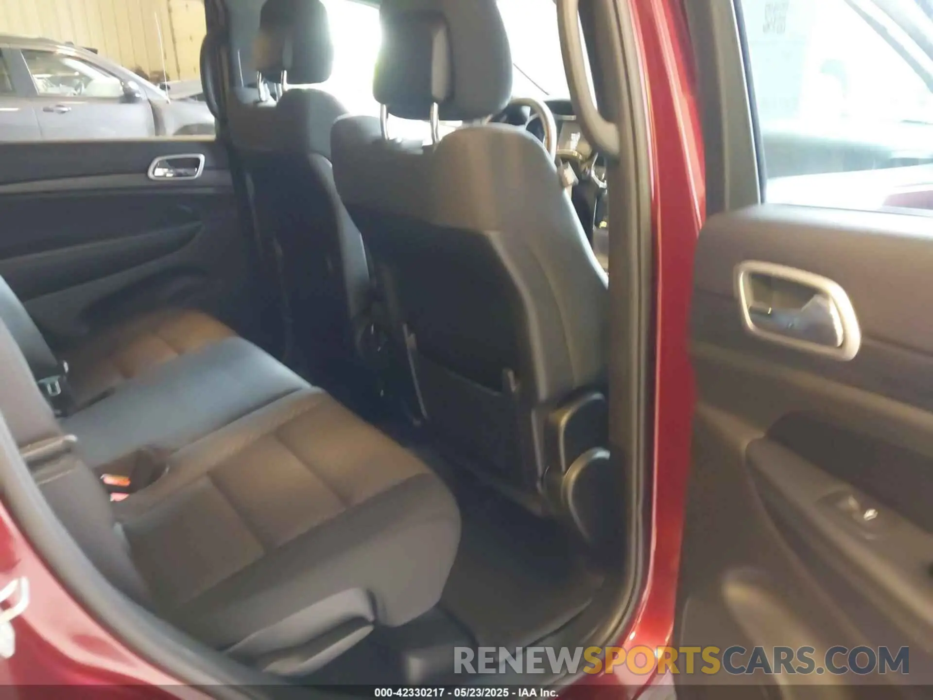 8 Photograph of a damaged car 1C4RJFAG1KC558539 JEEP GRAND CHEROKEE 2019