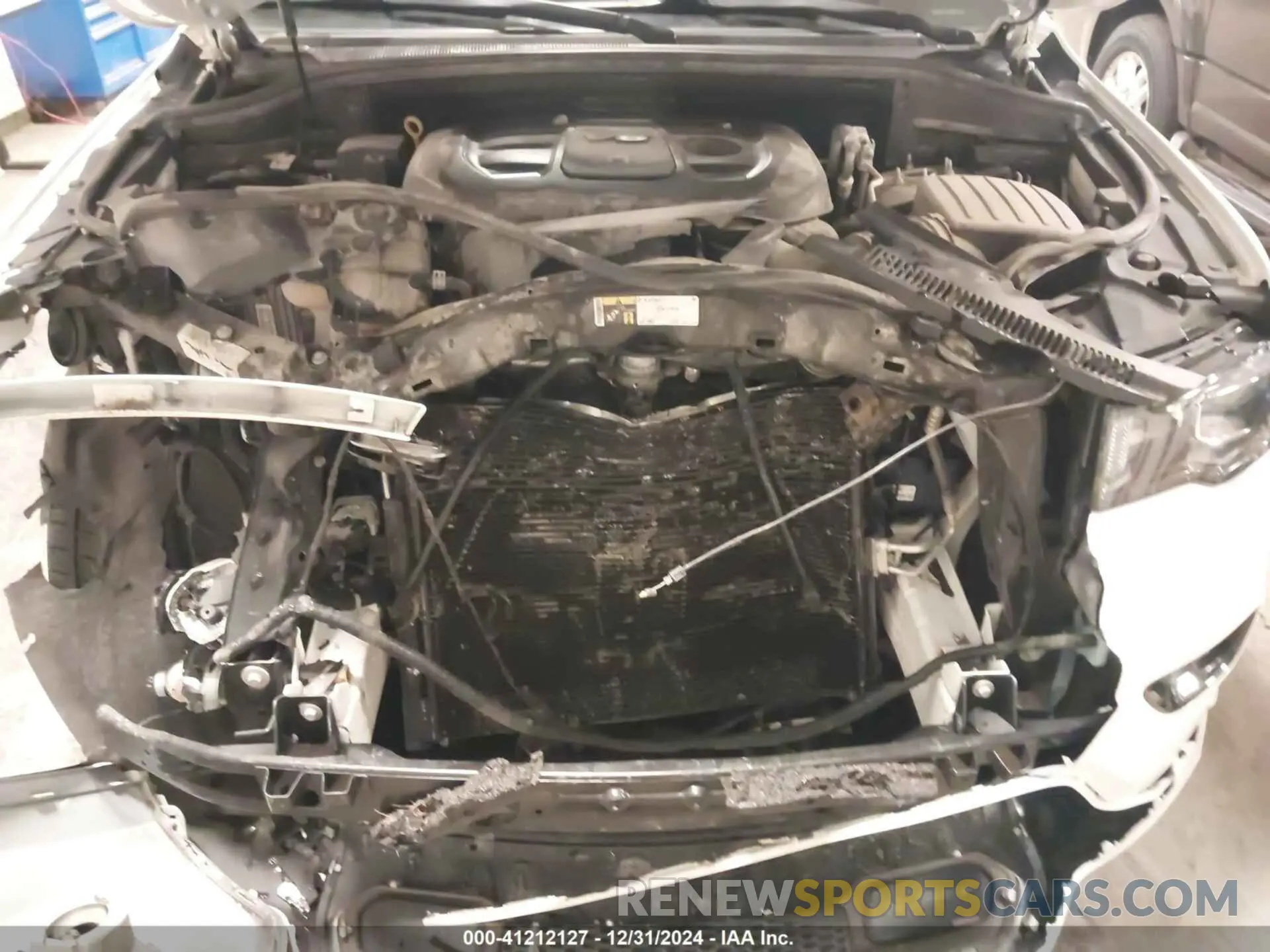10 Photograph of a damaged car 1C4RJFAG1KC694590 JEEP GRAND CHEROKEE 2019