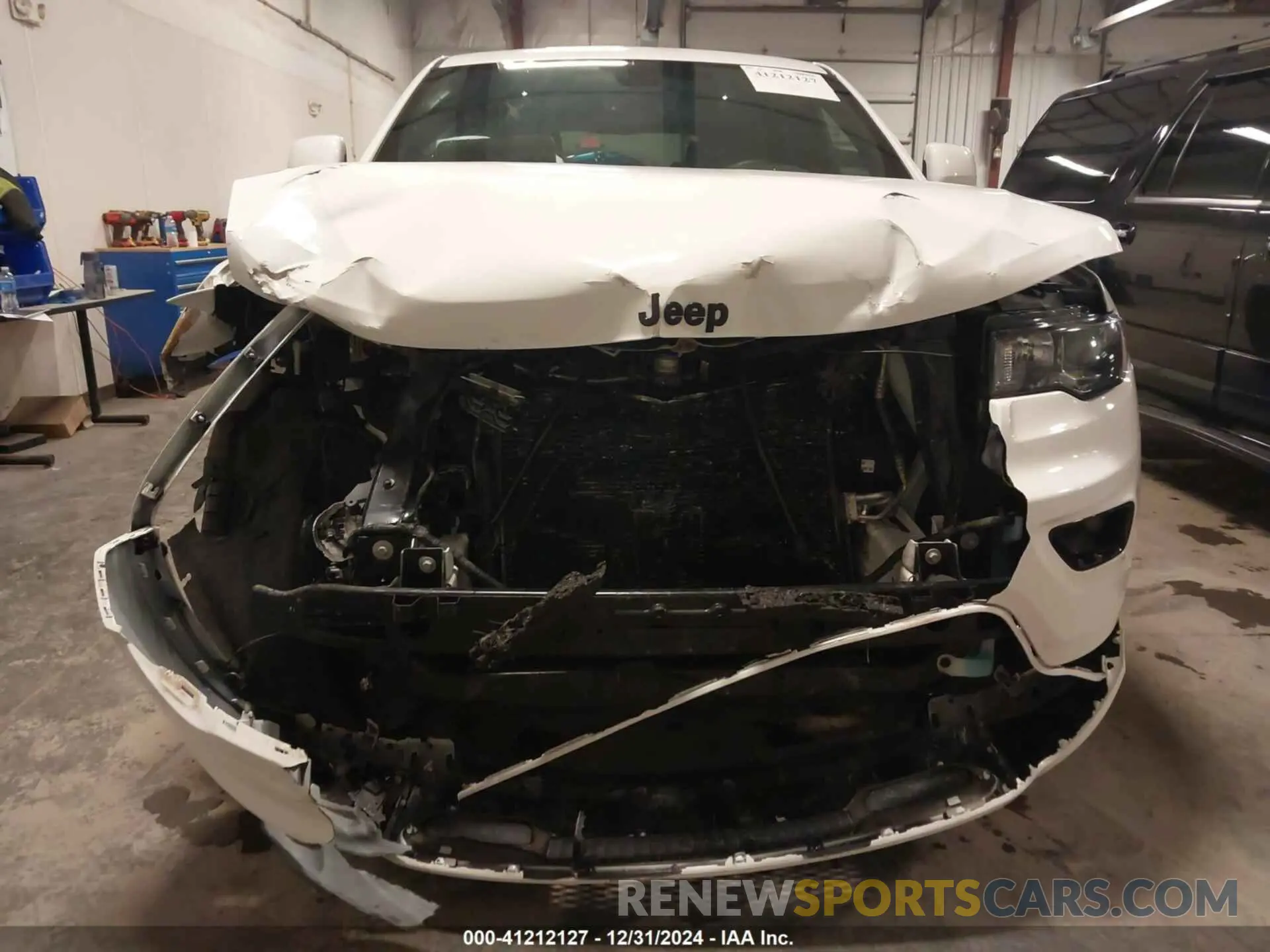 13 Photograph of a damaged car 1C4RJFAG1KC694590 JEEP GRAND CHEROKEE 2019