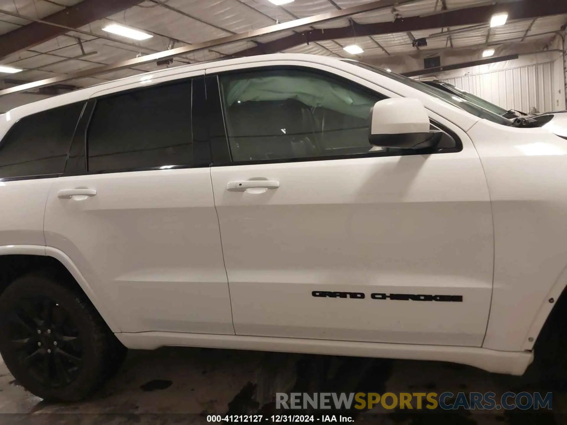 14 Photograph of a damaged car 1C4RJFAG1KC694590 JEEP GRAND CHEROKEE 2019