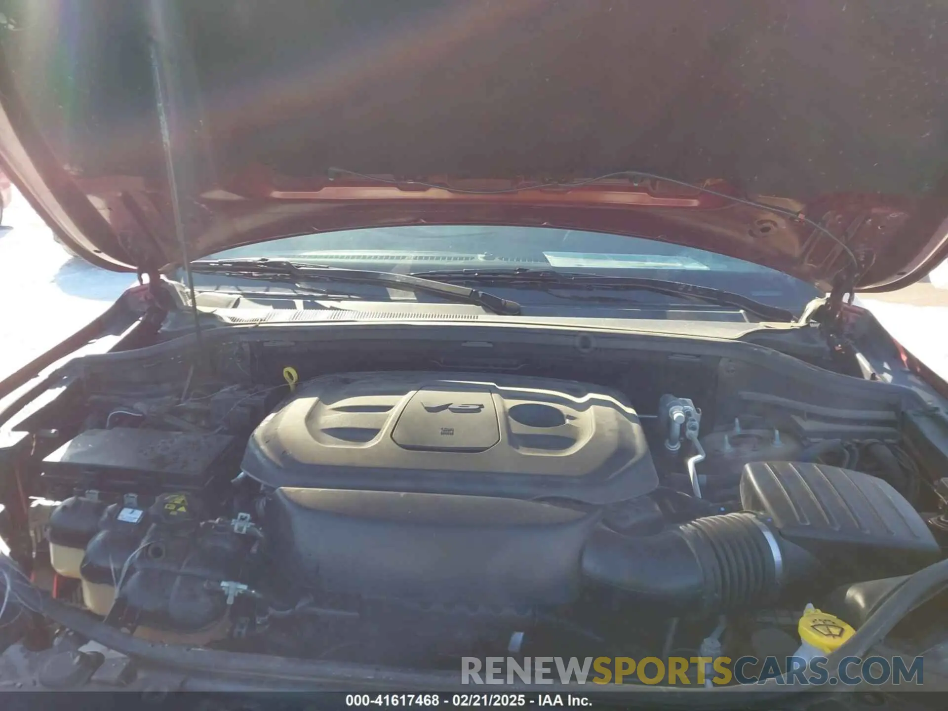 10 Photograph of a damaged car 1C4RJFAG1KC802450 JEEP GRAND CHEROKEE 2019