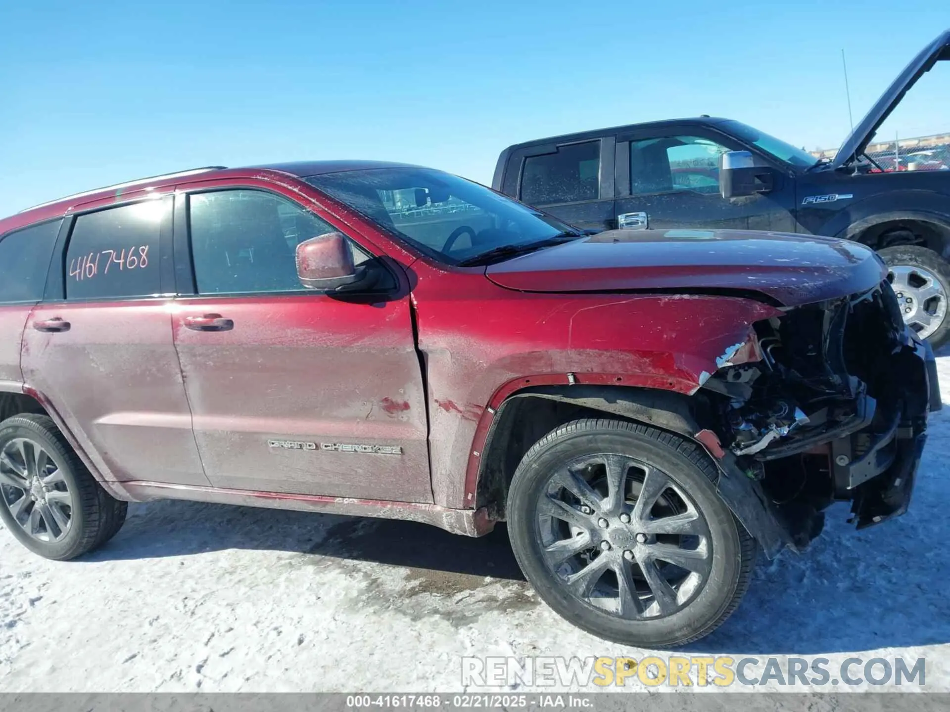 13 Photograph of a damaged car 1C4RJFAG1KC802450 JEEP GRAND CHEROKEE 2019