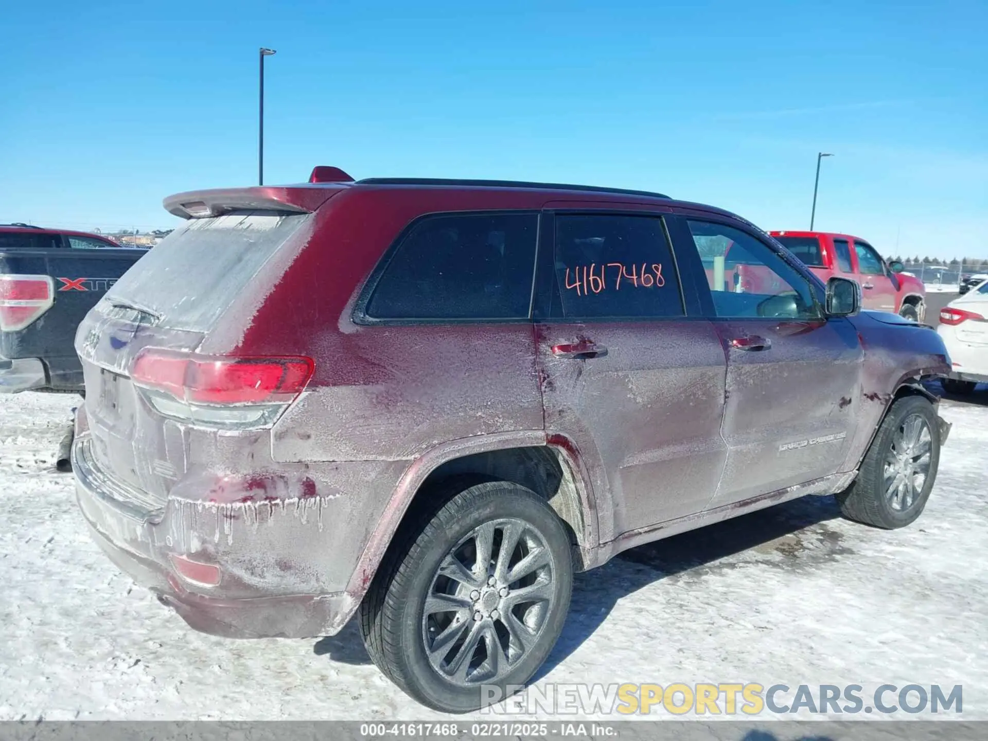 4 Photograph of a damaged car 1C4RJFAG1KC802450 JEEP GRAND CHEROKEE 2019
