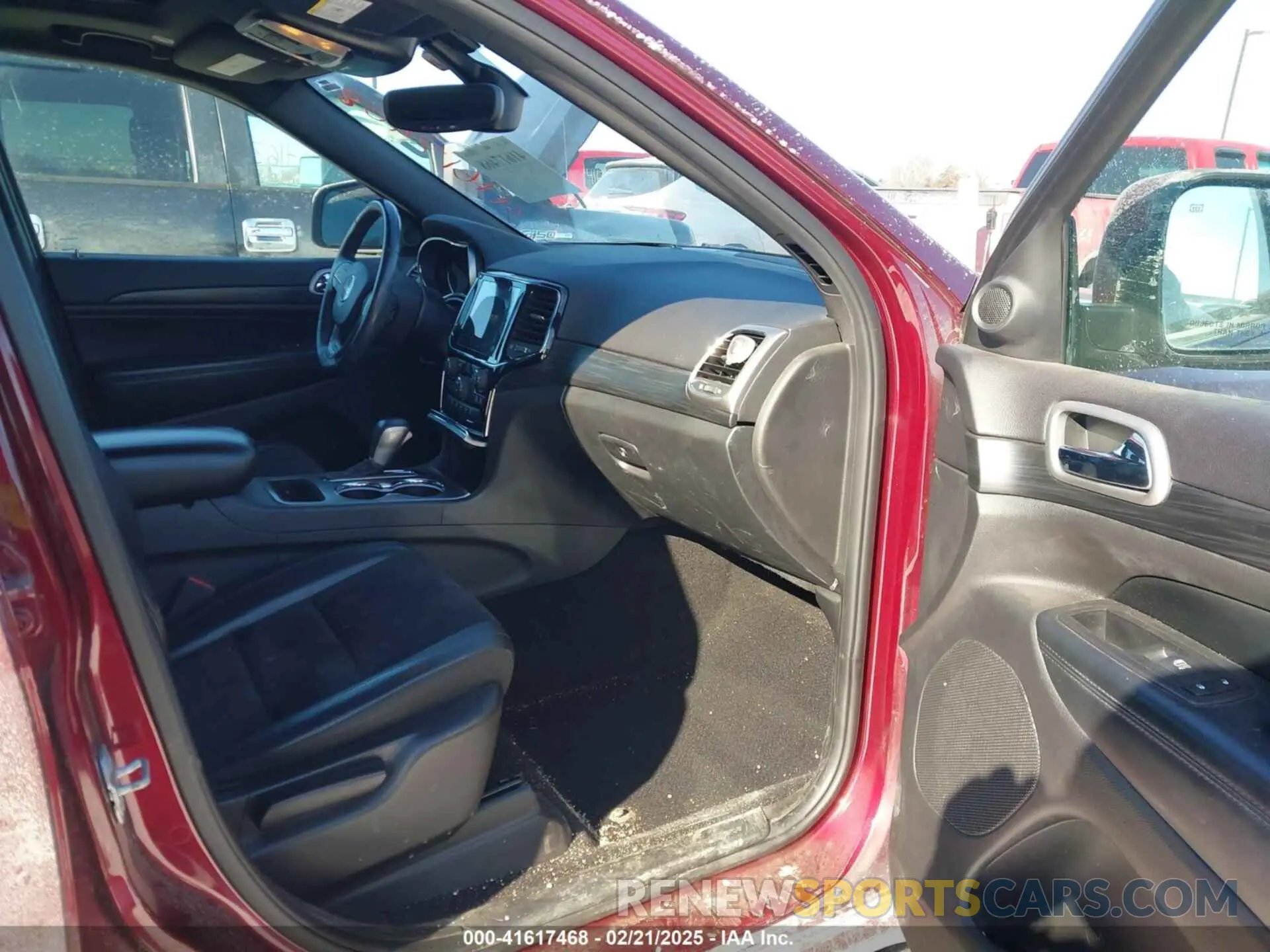 5 Photograph of a damaged car 1C4RJFAG1KC802450 JEEP GRAND CHEROKEE 2019