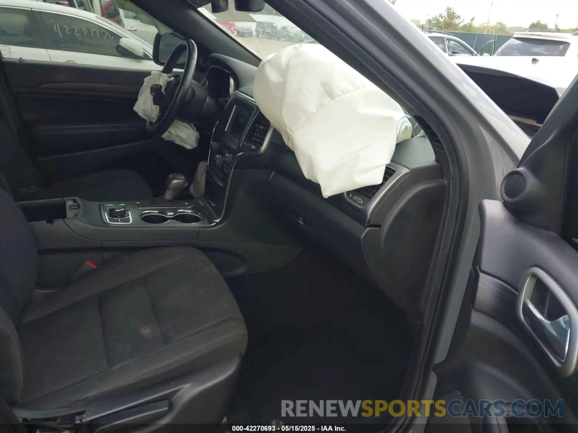 5 Photograph of a damaged car 1C4RJFAG1KC829700 JEEP GRAND CHEROKEE 2019