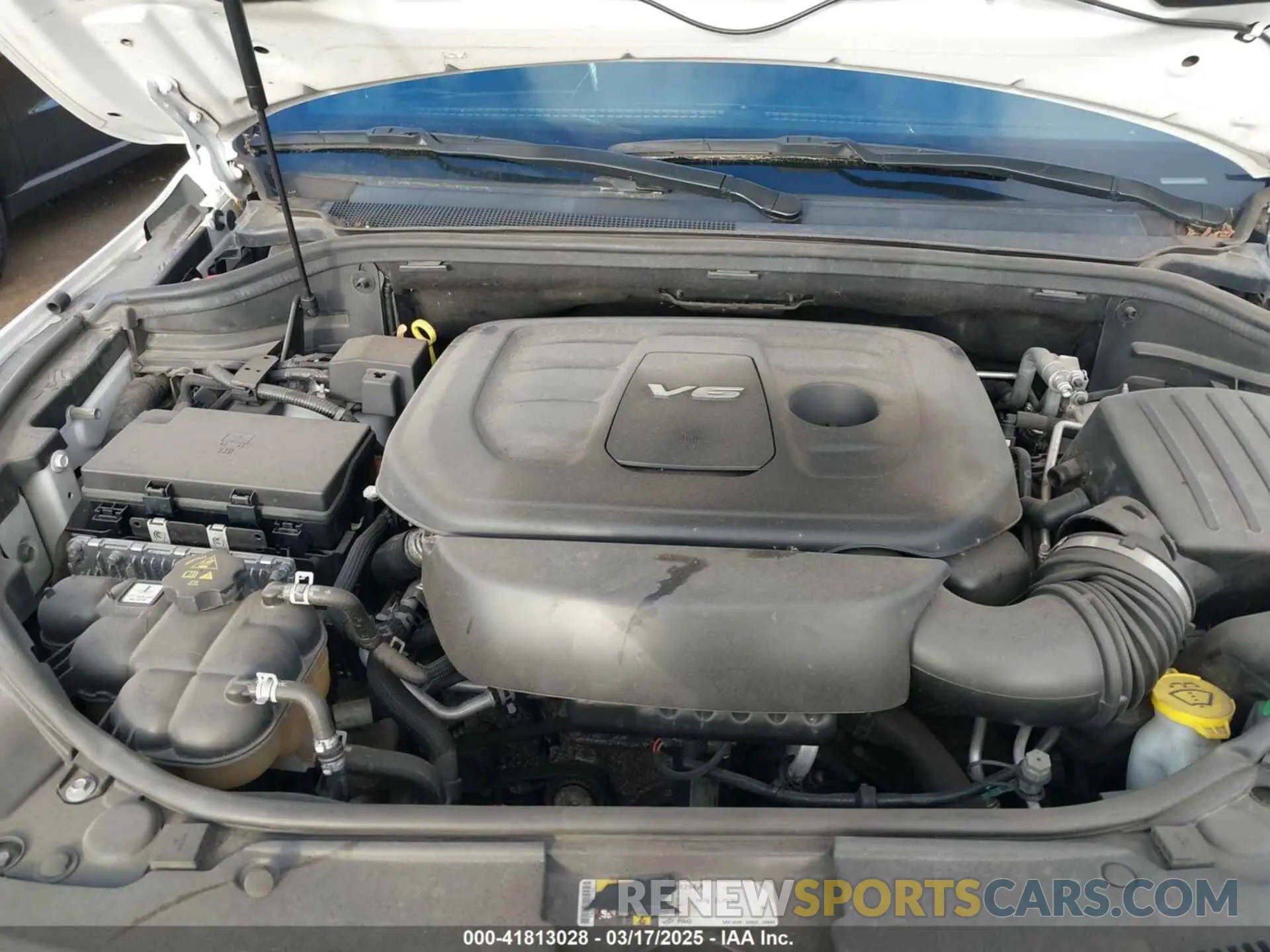 10 Photograph of a damaged car 1C4RJFAG3KC538048 JEEP GRAND CHEROKEE 2019