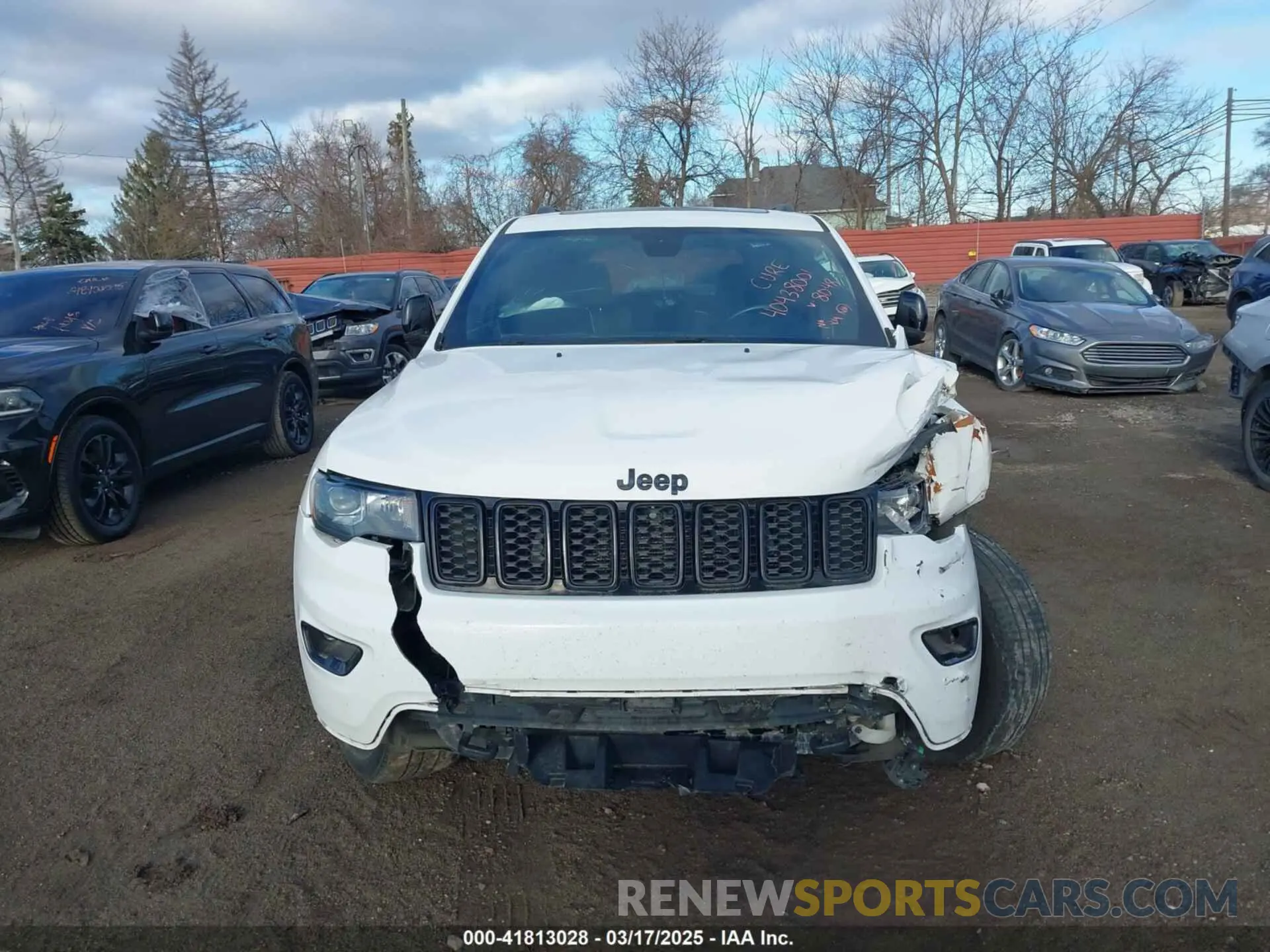 11 Photograph of a damaged car 1C4RJFAG3KC538048 JEEP GRAND CHEROKEE 2019