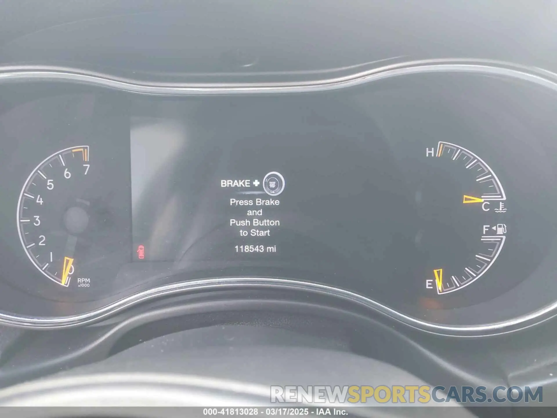 14 Photograph of a damaged car 1C4RJFAG3KC538048 JEEP GRAND CHEROKEE 2019