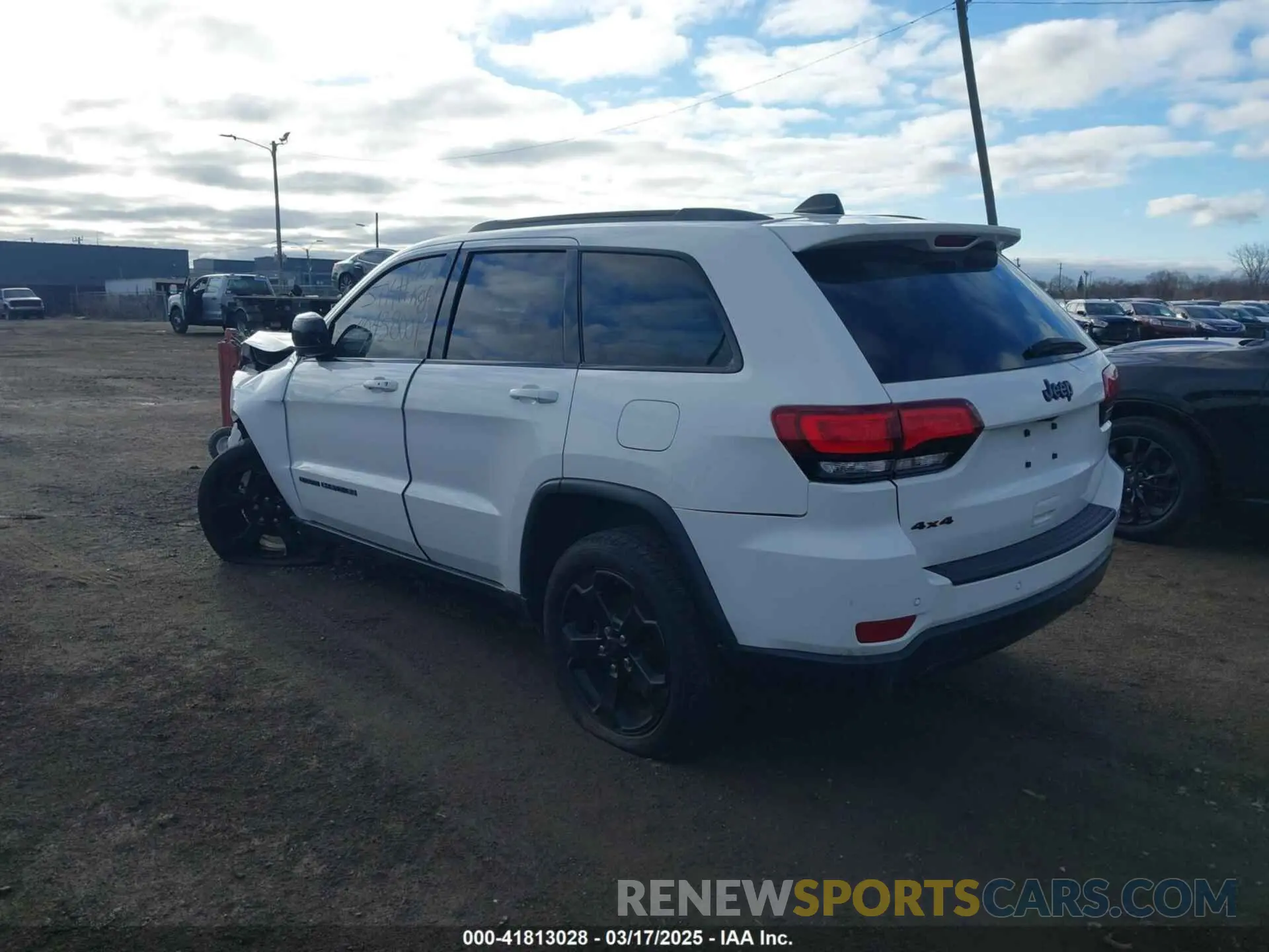 3 Photograph of a damaged car 1C4RJFAG3KC538048 JEEP GRAND CHEROKEE 2019
