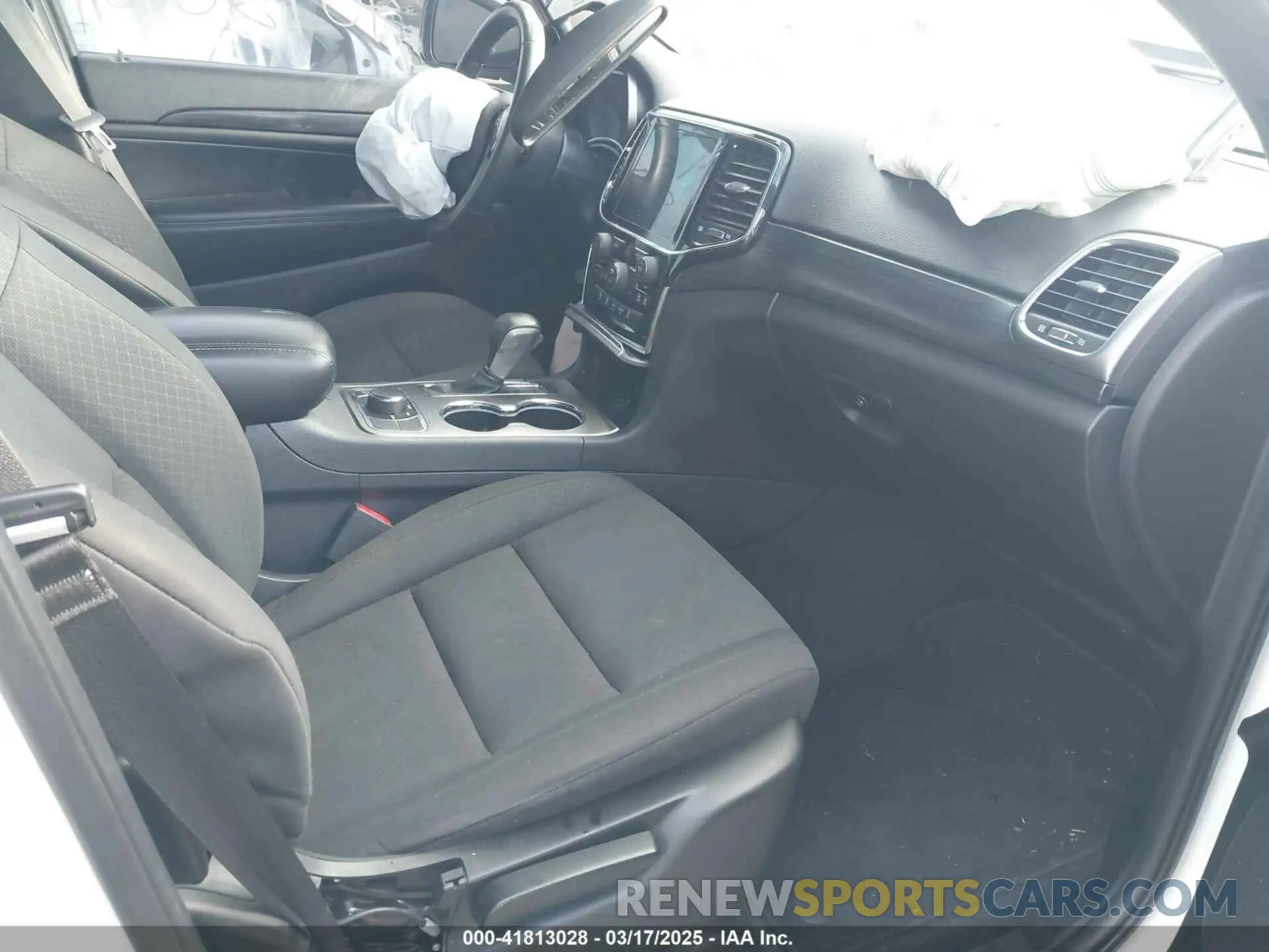5 Photograph of a damaged car 1C4RJFAG3KC538048 JEEP GRAND CHEROKEE 2019