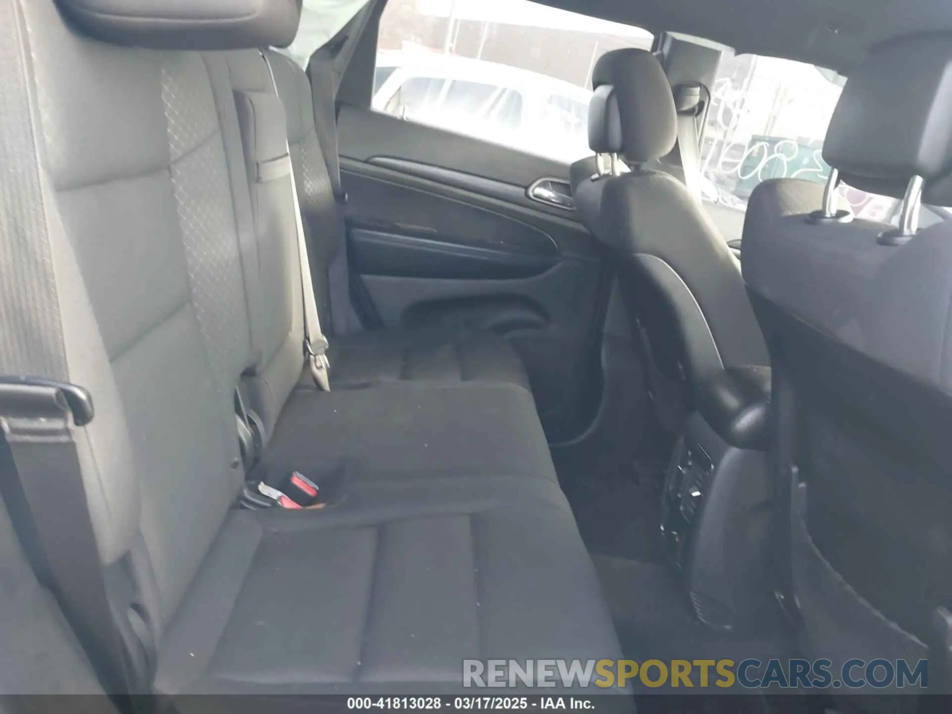 8 Photograph of a damaged car 1C4RJFAG3KC538048 JEEP GRAND CHEROKEE 2019