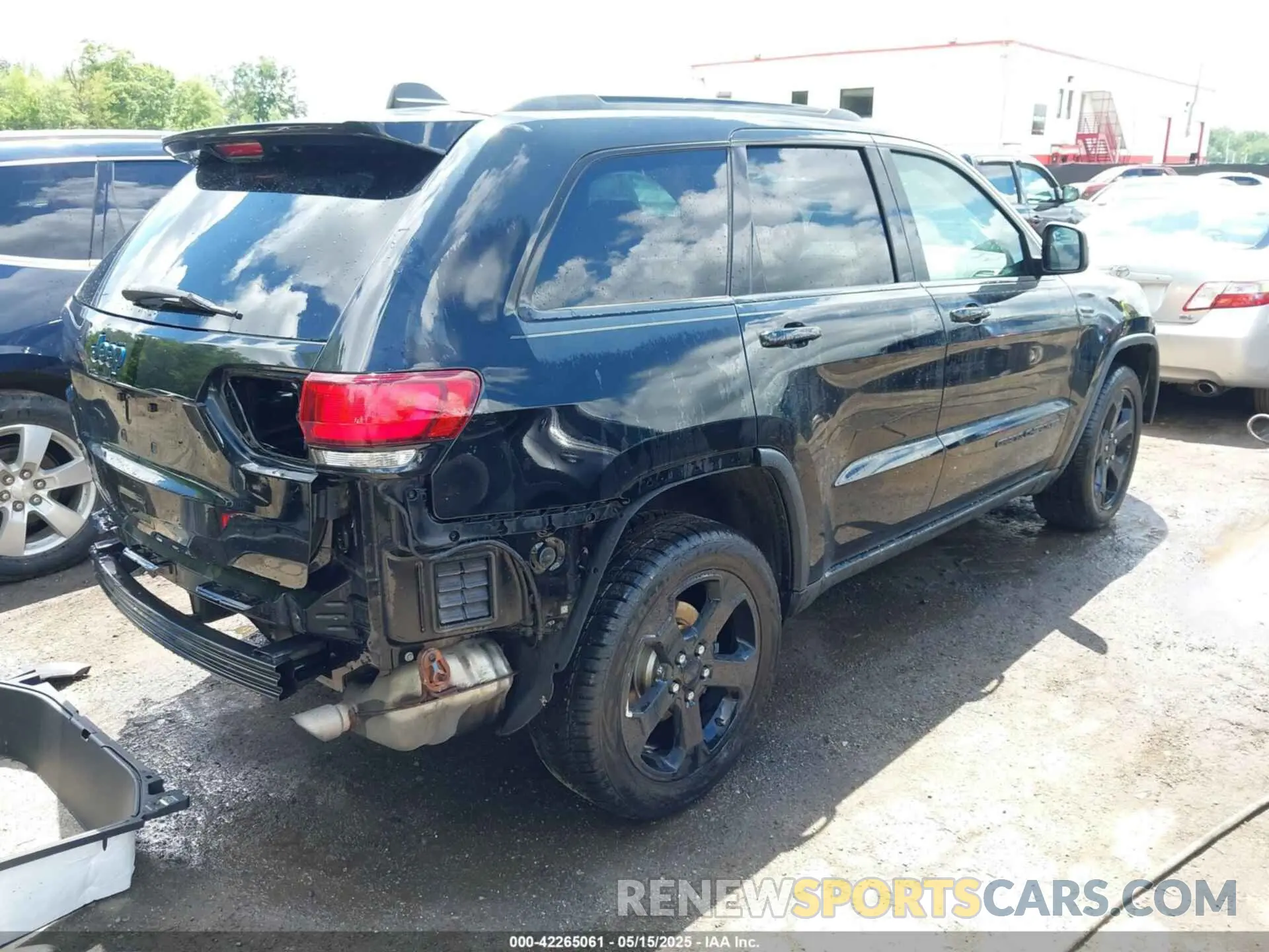 4 Photograph of a damaged car 1C4RJFAG3KC566268 JEEP GRAND CHEROKEE 2019