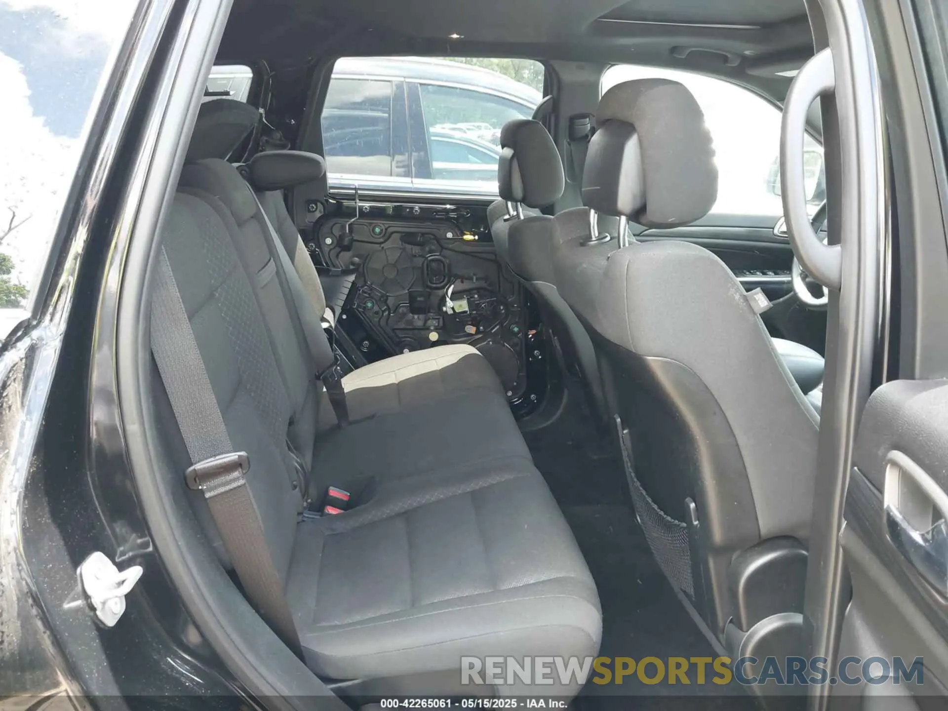8 Photograph of a damaged car 1C4RJFAG3KC566268 JEEP GRAND CHEROKEE 2019