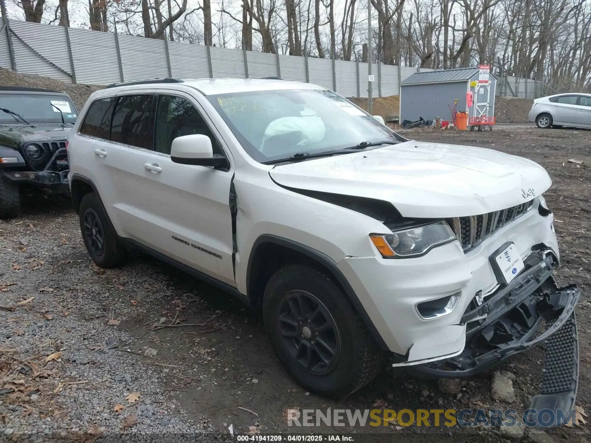 1 Photograph of a damaged car 1C4RJFAG4KC706571 JEEP GRAND CHEROKEE 2019