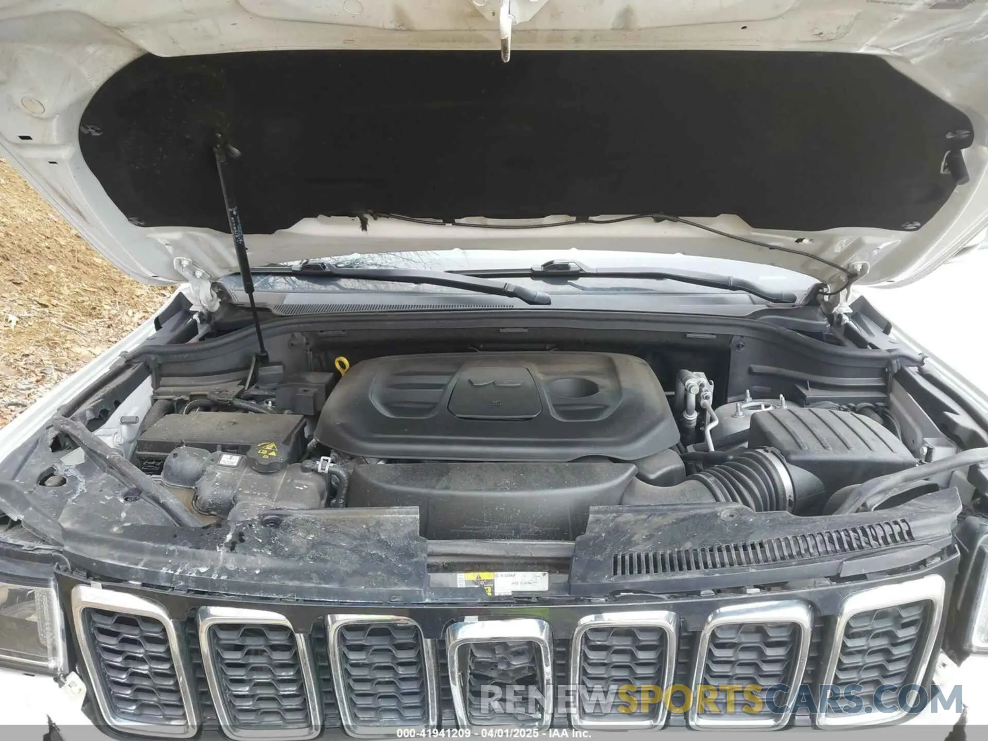 10 Photograph of a damaged car 1C4RJFAG4KC706571 JEEP GRAND CHEROKEE 2019