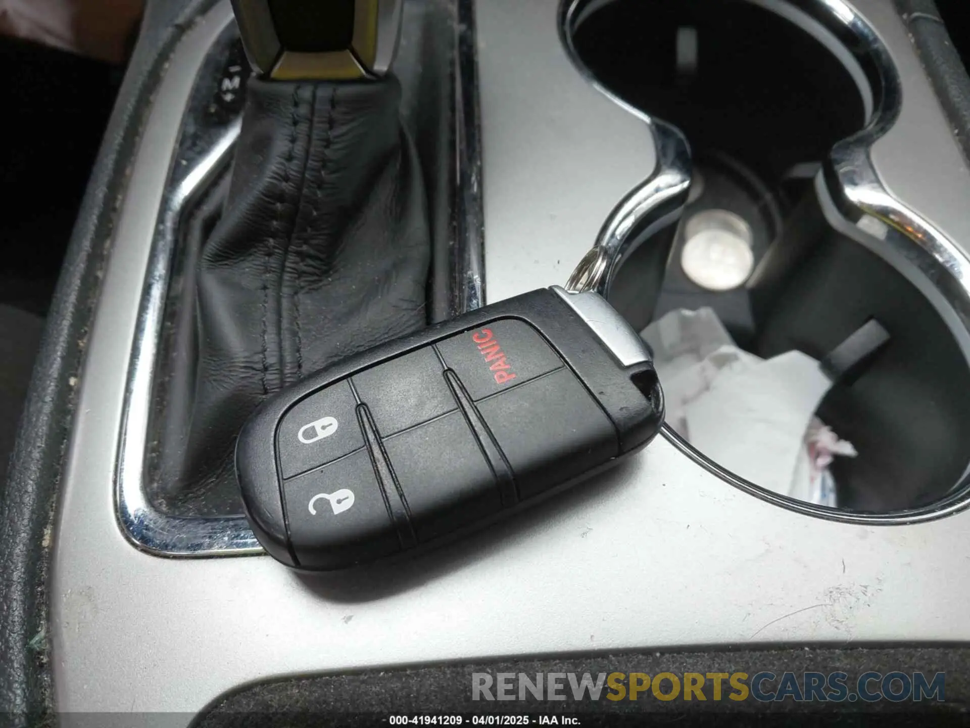 11 Photograph of a damaged car 1C4RJFAG4KC706571 JEEP GRAND CHEROKEE 2019