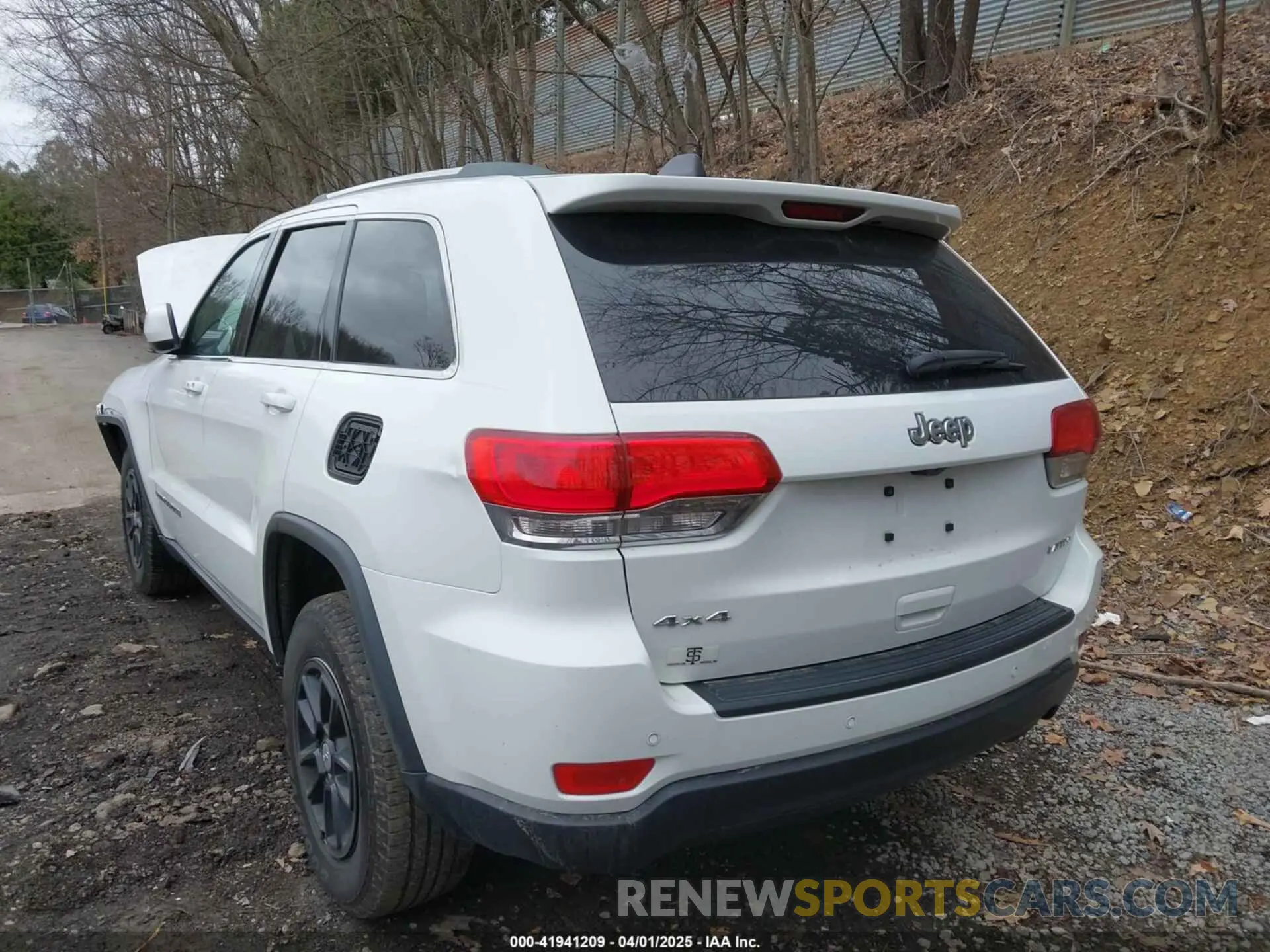 12 Photograph of a damaged car 1C4RJFAG4KC706571 JEEP GRAND CHEROKEE 2019