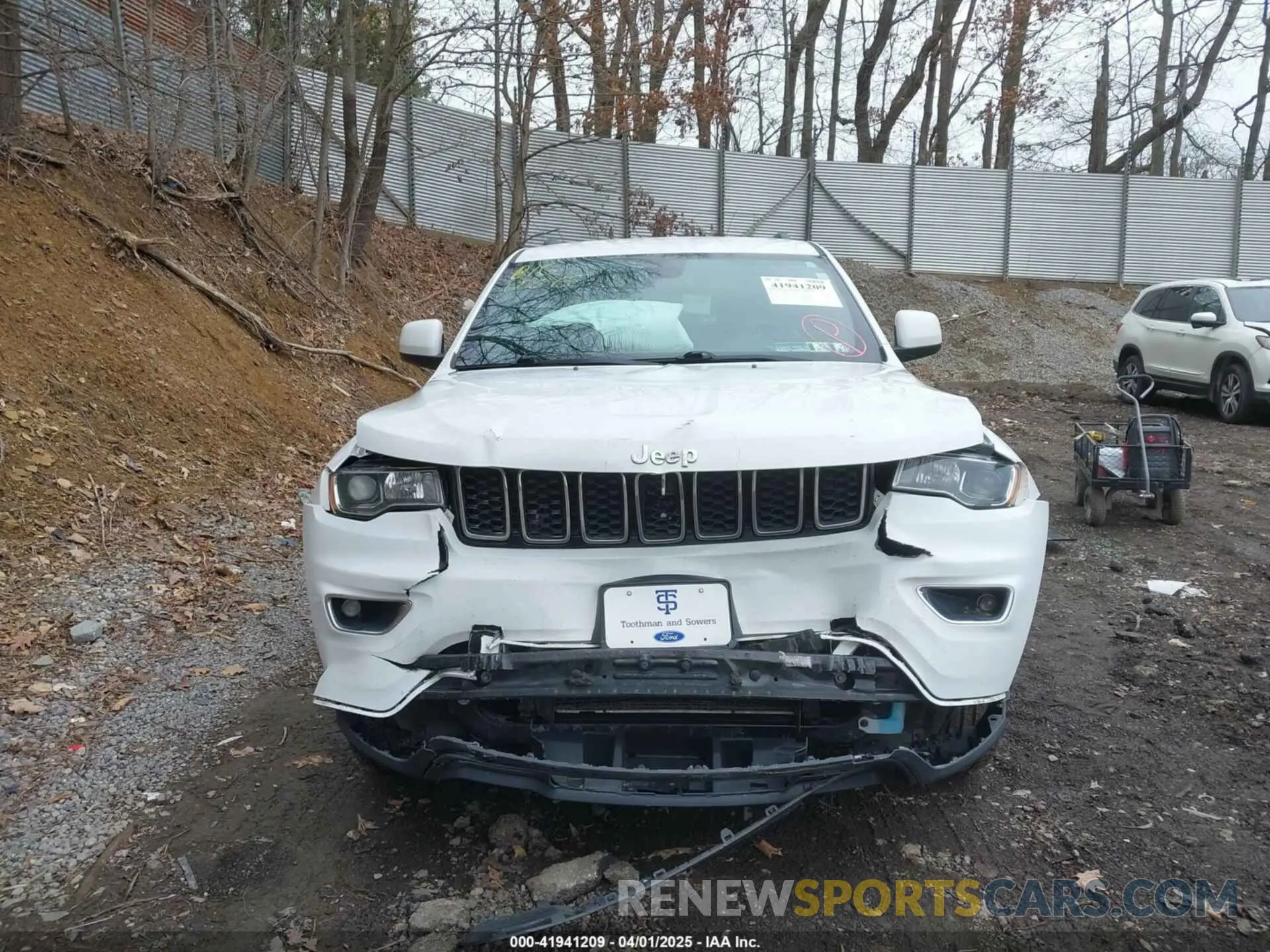 13 Photograph of a damaged car 1C4RJFAG4KC706571 JEEP GRAND CHEROKEE 2019