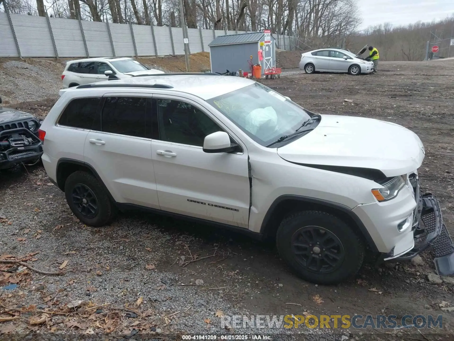 14 Photograph of a damaged car 1C4RJFAG4KC706571 JEEP GRAND CHEROKEE 2019