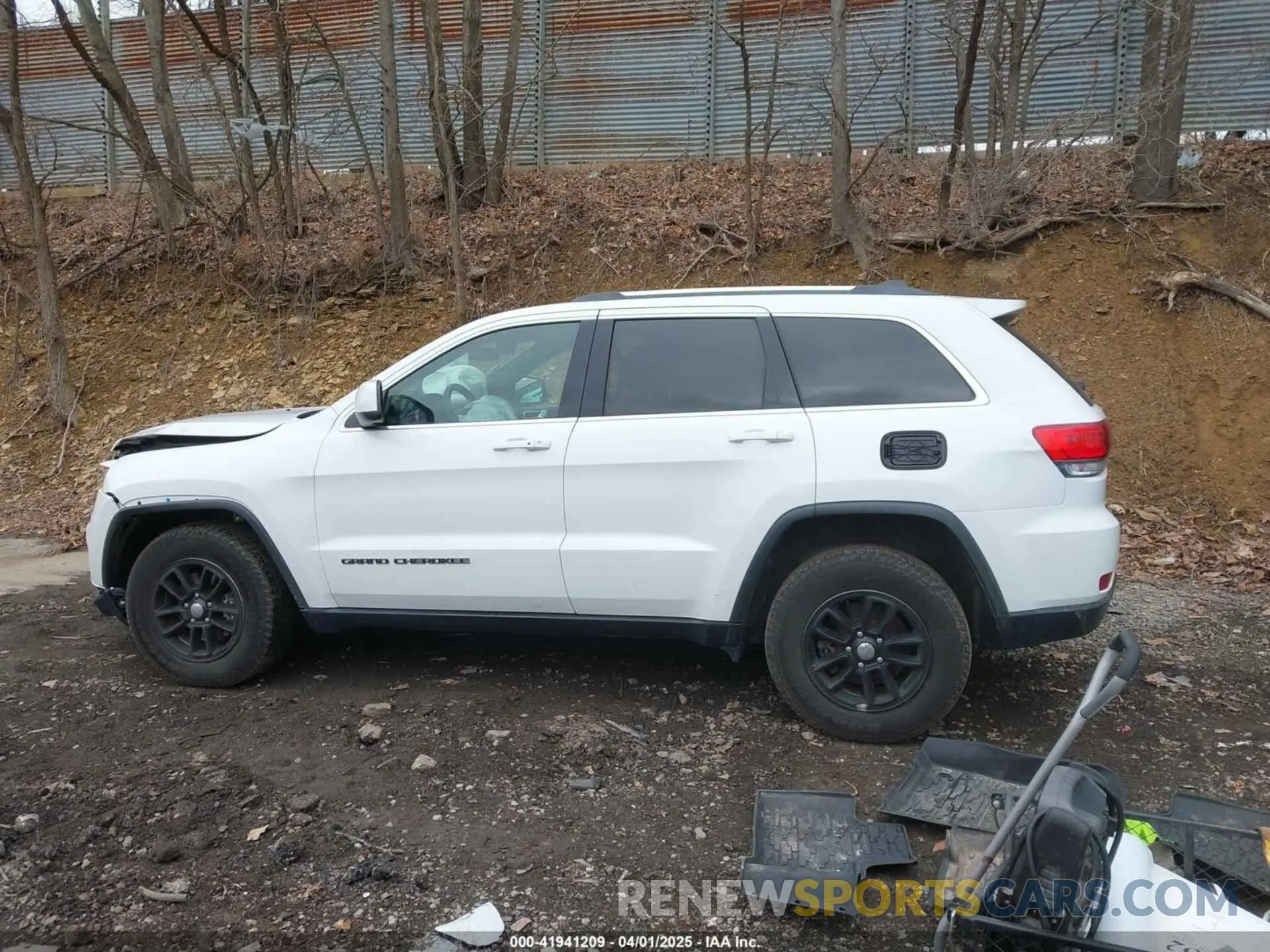 15 Photograph of a damaged car 1C4RJFAG4KC706571 JEEP GRAND CHEROKEE 2019