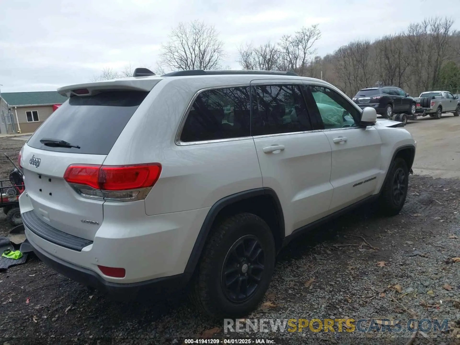 4 Photograph of a damaged car 1C4RJFAG4KC706571 JEEP GRAND CHEROKEE 2019