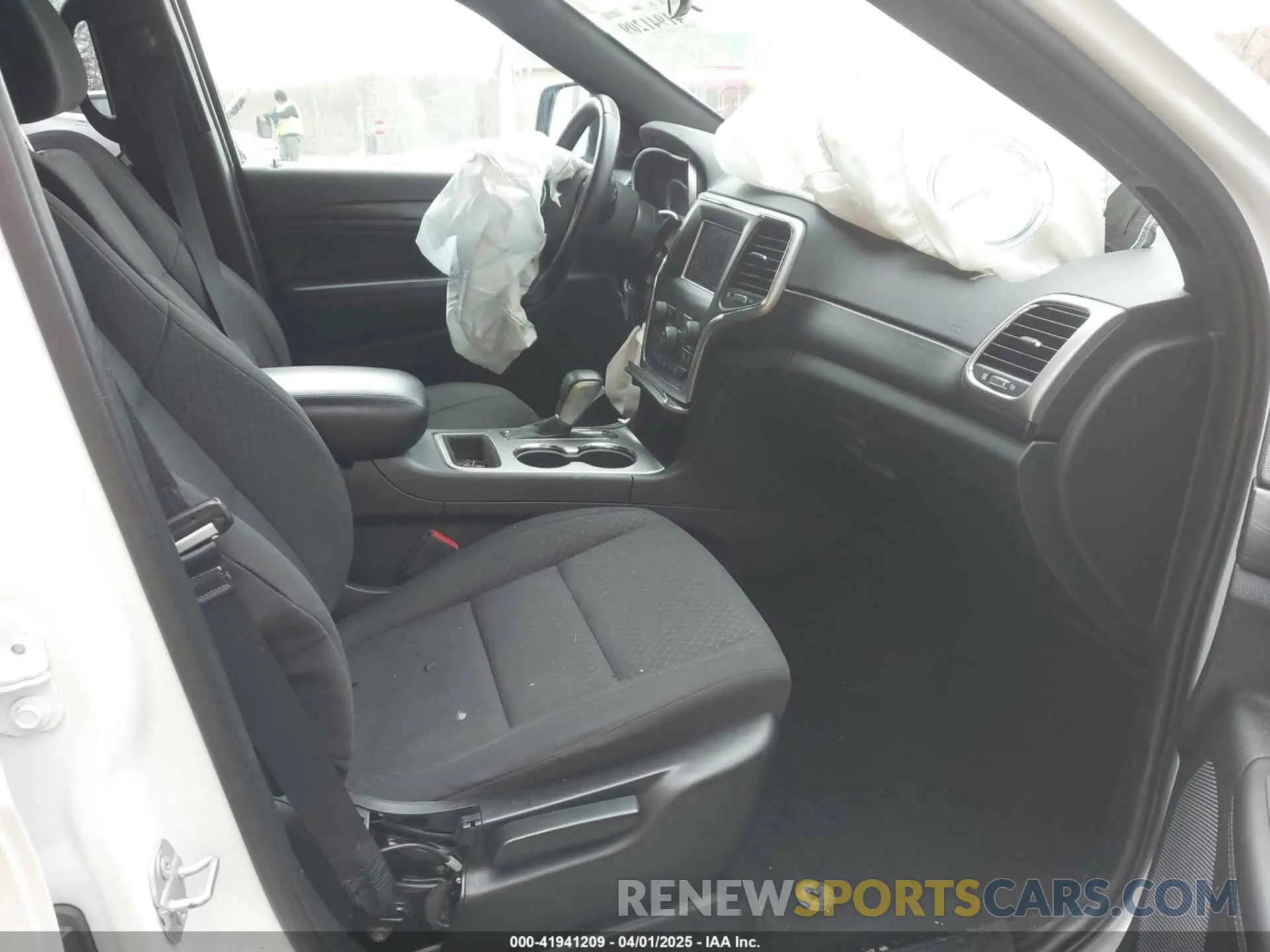 5 Photograph of a damaged car 1C4RJFAG4KC706571 JEEP GRAND CHEROKEE 2019