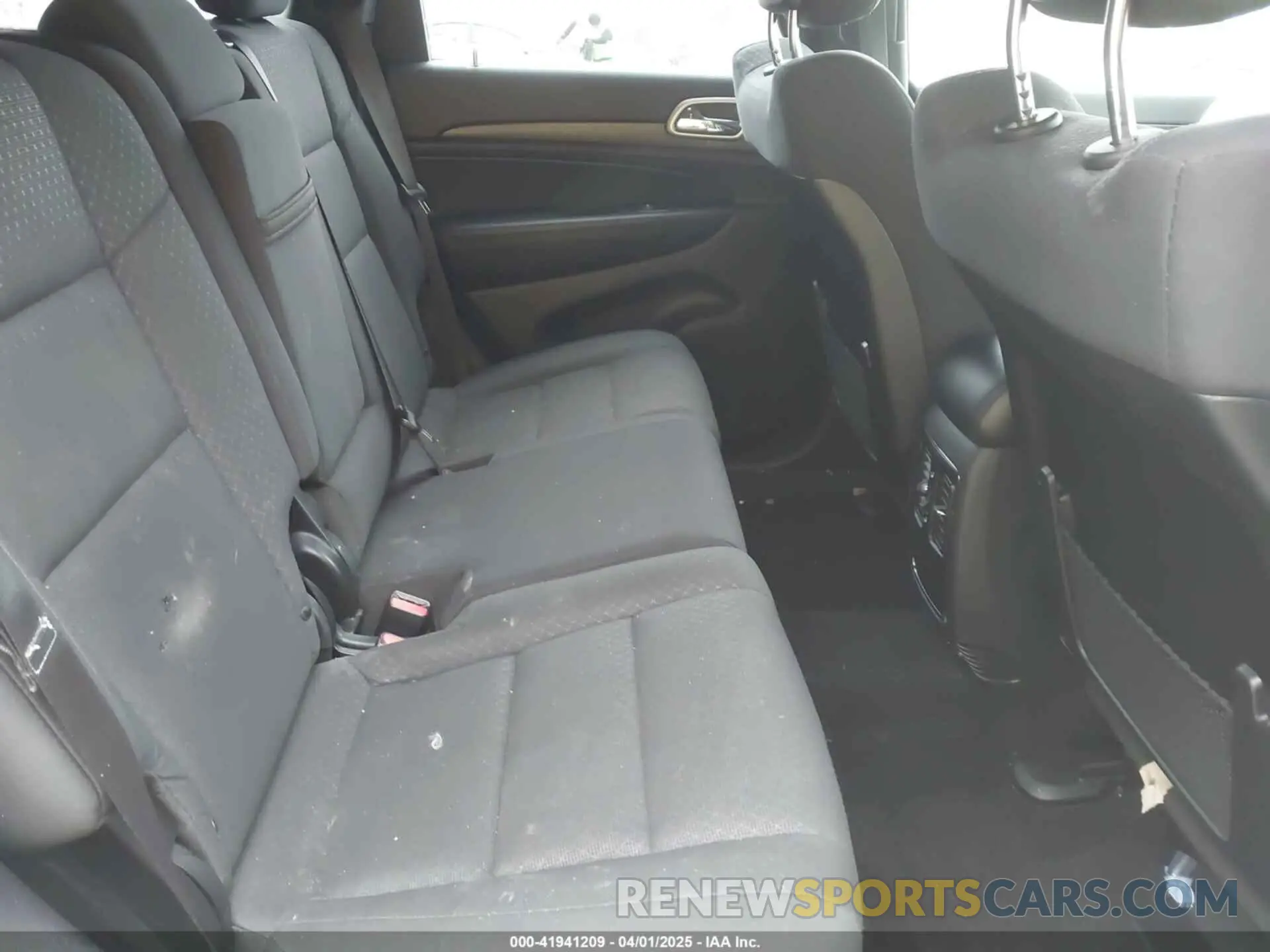 8 Photograph of a damaged car 1C4RJFAG4KC706571 JEEP GRAND CHEROKEE 2019