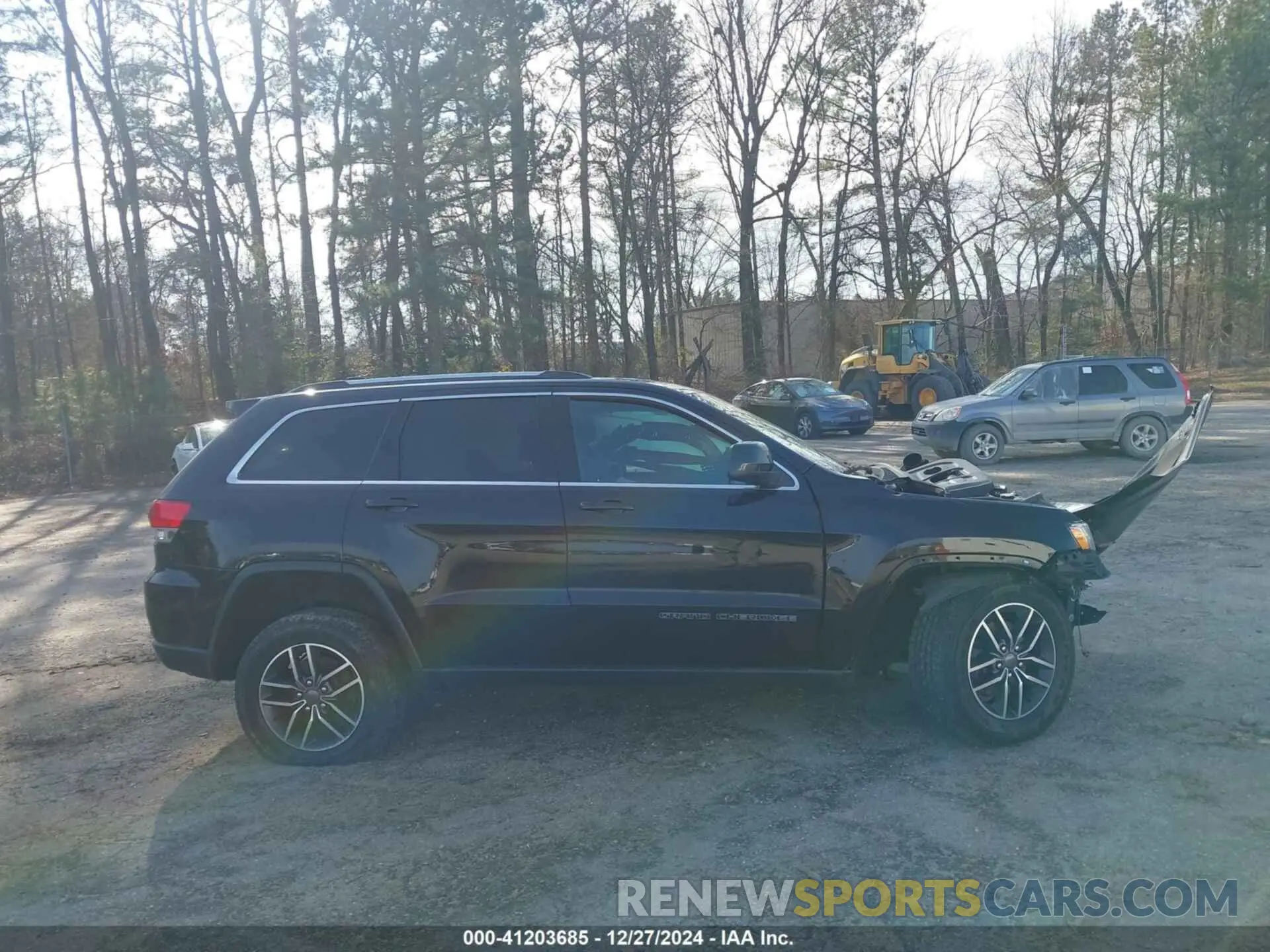 13 Photograph of a damaged car 1C4RJFAG5KC677291 JEEP GRAND CHEROKEE 2019