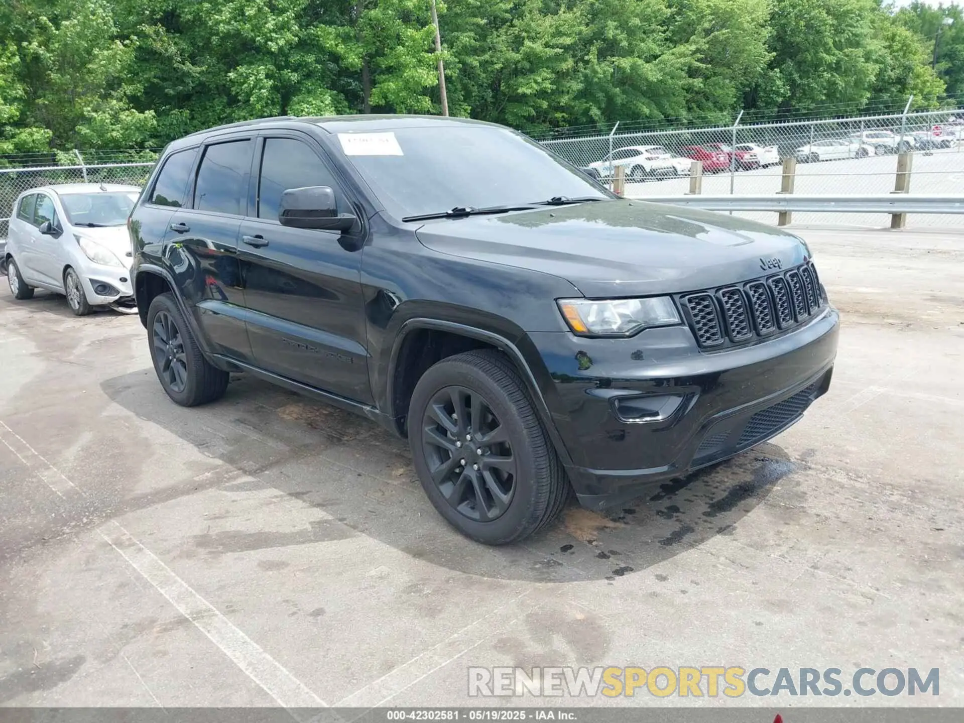 1 Photograph of a damaged car 1C4RJFAG5KC830722 JEEP GRAND CHEROKEE 2019