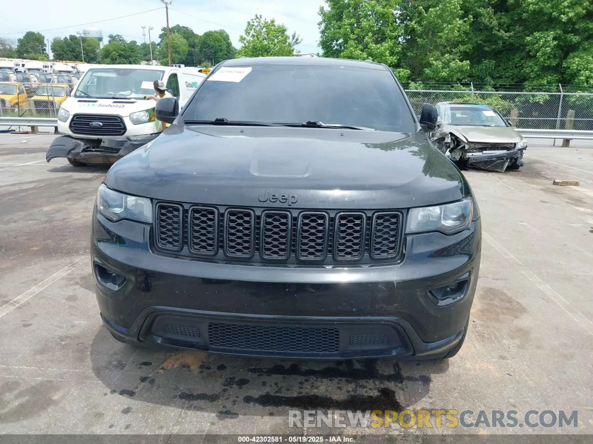 12 Photograph of a damaged car 1C4RJFAG5KC830722 JEEP GRAND CHEROKEE 2019