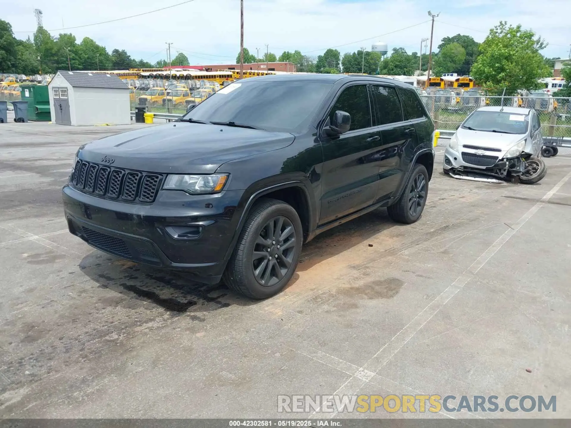 2 Photograph of a damaged car 1C4RJFAG5KC830722 JEEP GRAND CHEROKEE 2019