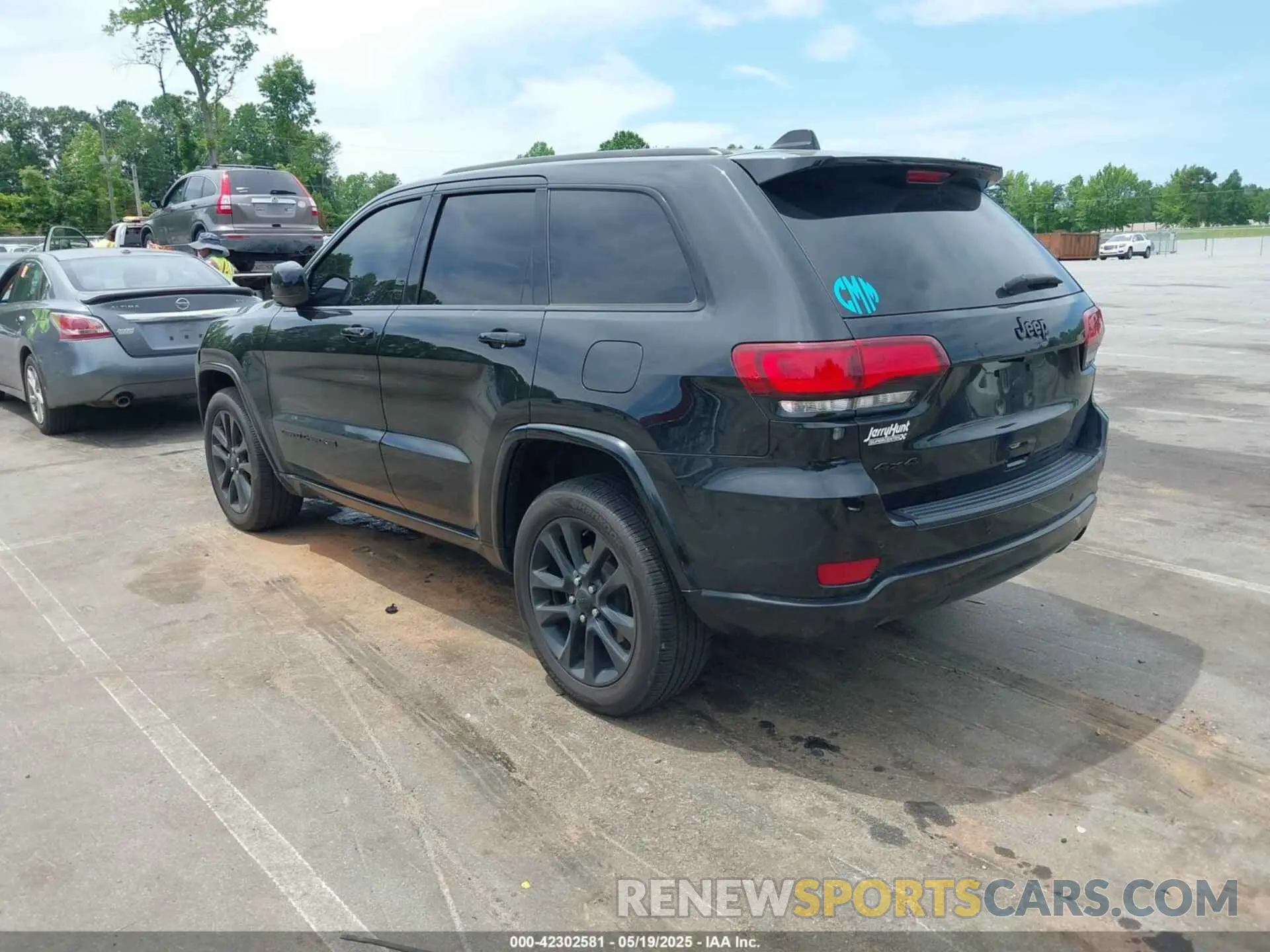 3 Photograph of a damaged car 1C4RJFAG5KC830722 JEEP GRAND CHEROKEE 2019