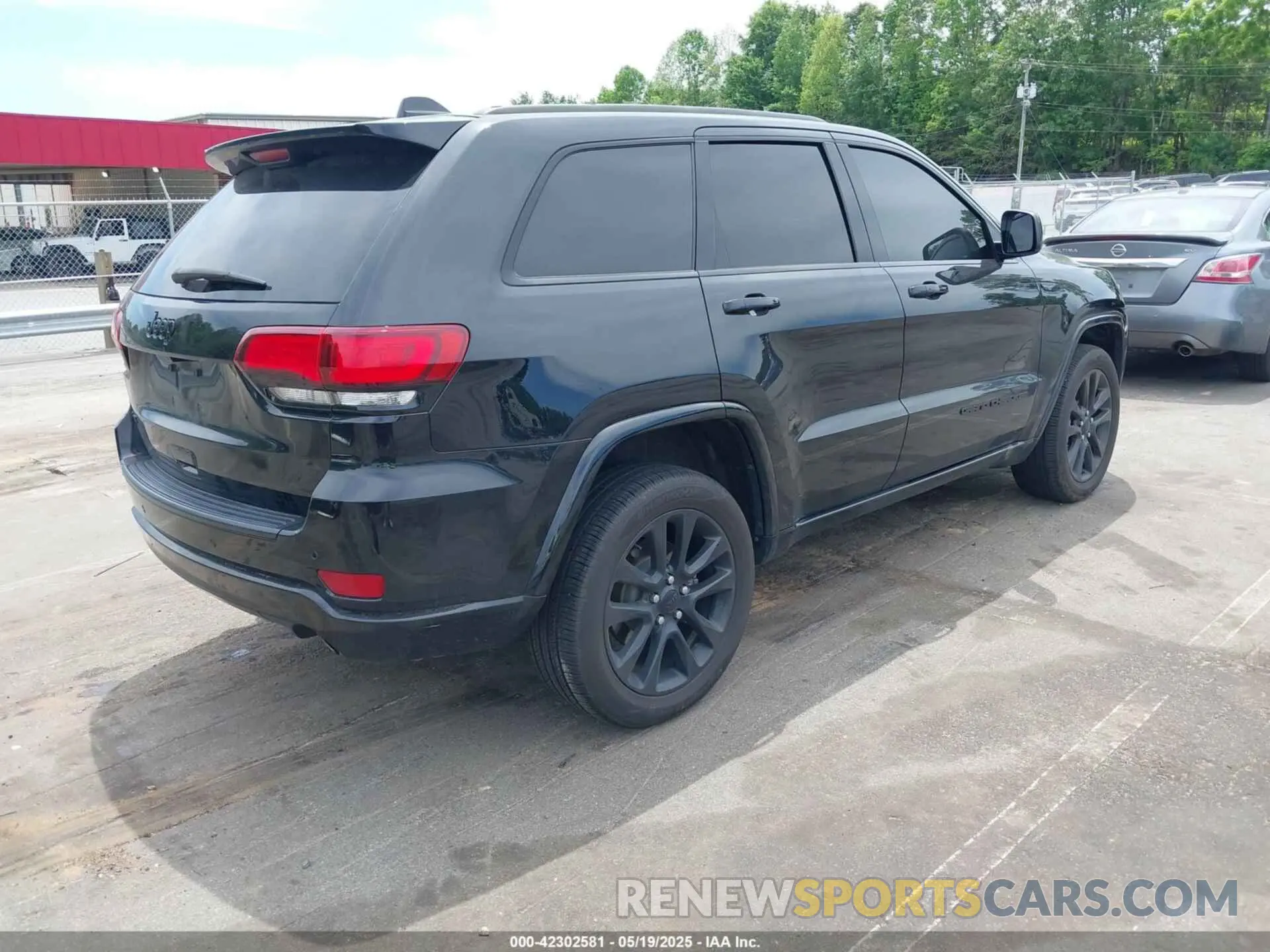 4 Photograph of a damaged car 1C4RJFAG5KC830722 JEEP GRAND CHEROKEE 2019