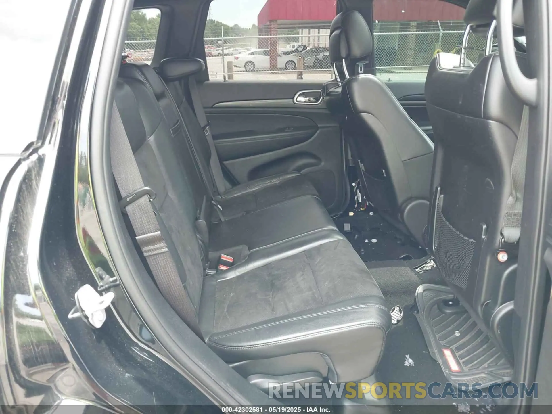 8 Photograph of a damaged car 1C4RJFAG5KC830722 JEEP GRAND CHEROKEE 2019