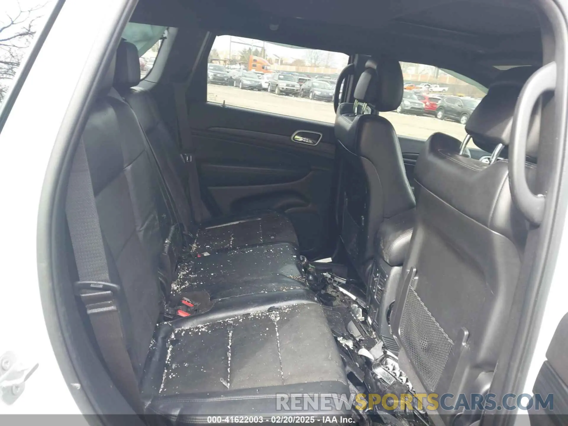 8 Photograph of a damaged car 1C4RJFAG5KC831675 JEEP GRAND CHEROKEE 2019