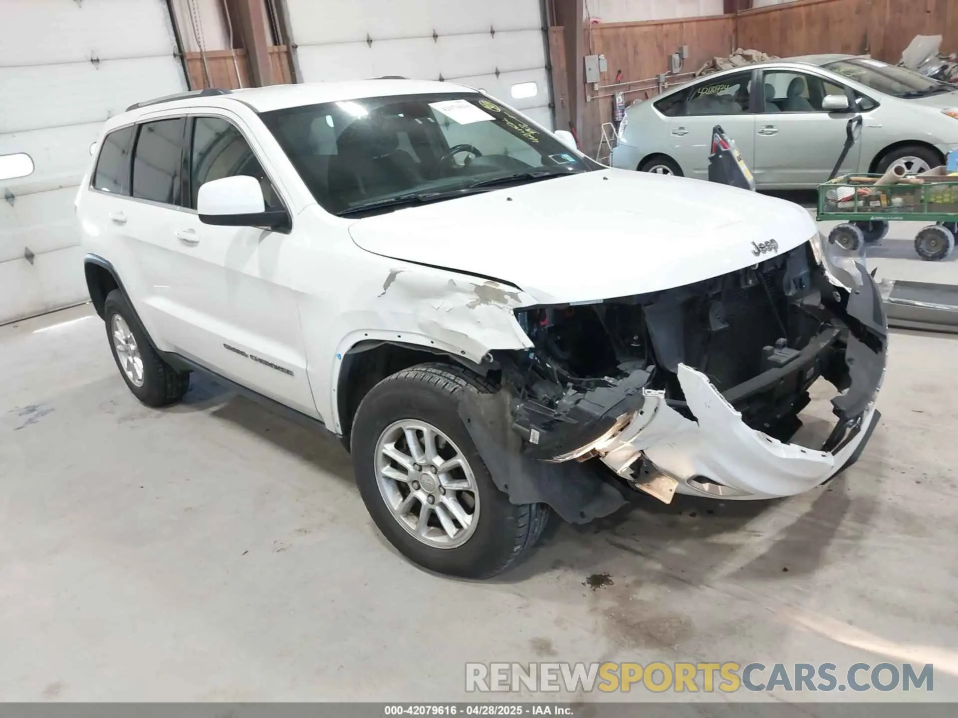 1 Photograph of a damaged car 1C4RJFAG5KC834317 JEEP GRAND CHEROKEE 2019