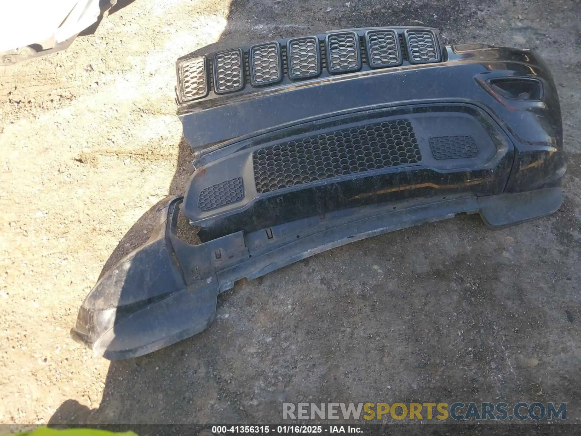 12 Photograph of a damaged car 1C4RJFAG6KC566619 JEEP GRAND CHEROKEE 2019