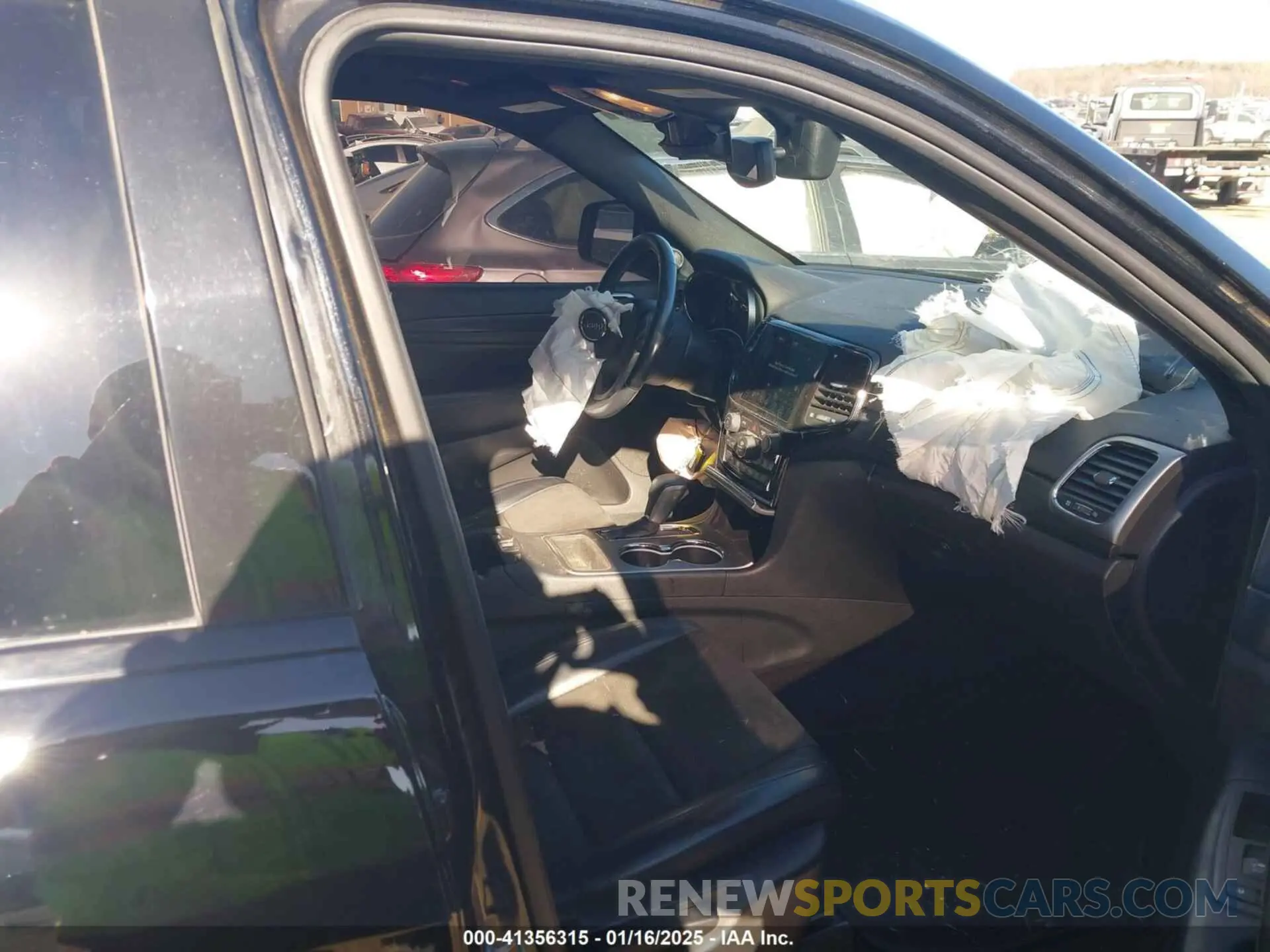 5 Photograph of a damaged car 1C4RJFAG6KC566619 JEEP GRAND CHEROKEE 2019