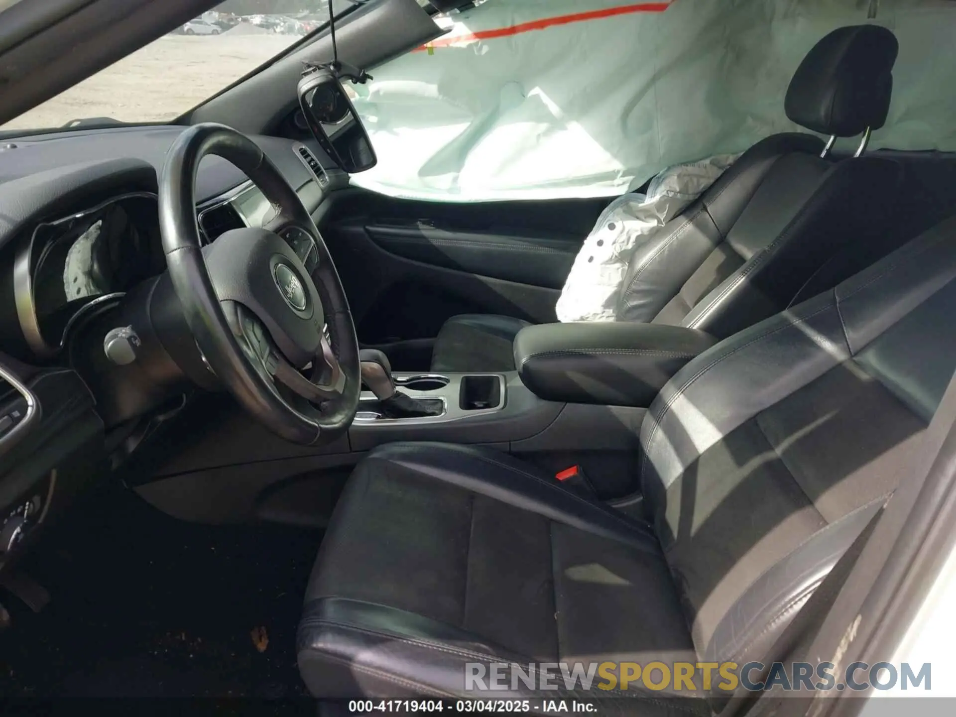 5 Photograph of a damaged car 1C4RJFAG6KC696190 JEEP GRAND CHEROKEE 2019