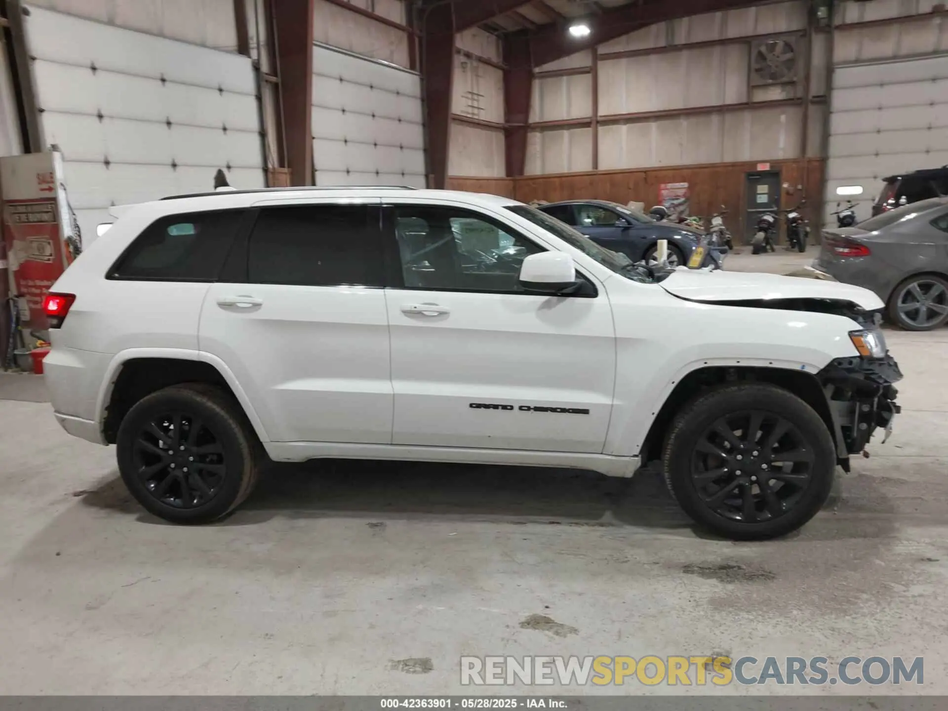 13 Фотография поврежденного автомобиля 1C4RJFAG7KC588175 JEEP GRAND CHEROKEE 2019