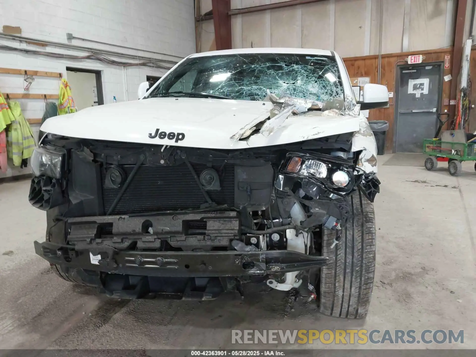 18 Фотография поврежденного автомобиля 1C4RJFAG7KC588175 JEEP GRAND CHEROKEE 2019