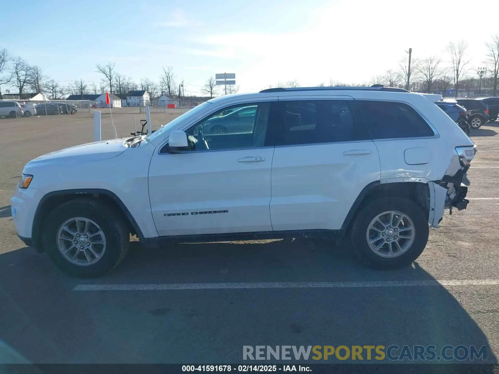 14 Photograph of a damaged car 1C4RJFAG7KC694674 JEEP GRAND CHEROKEE 2019